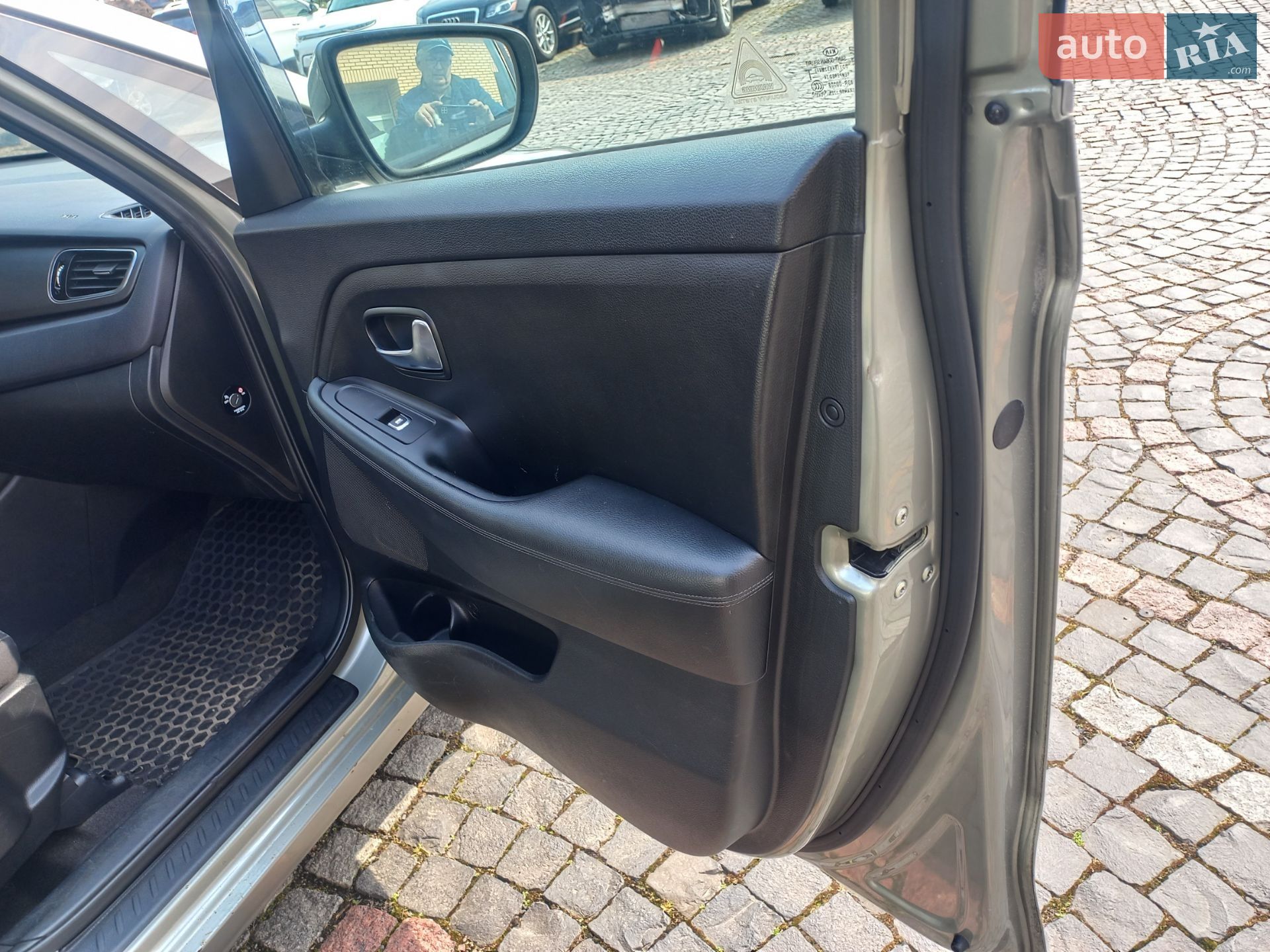 Kia Carens 2014 VIN KNAHU811AE7065825 фото оголошення 2 з 43