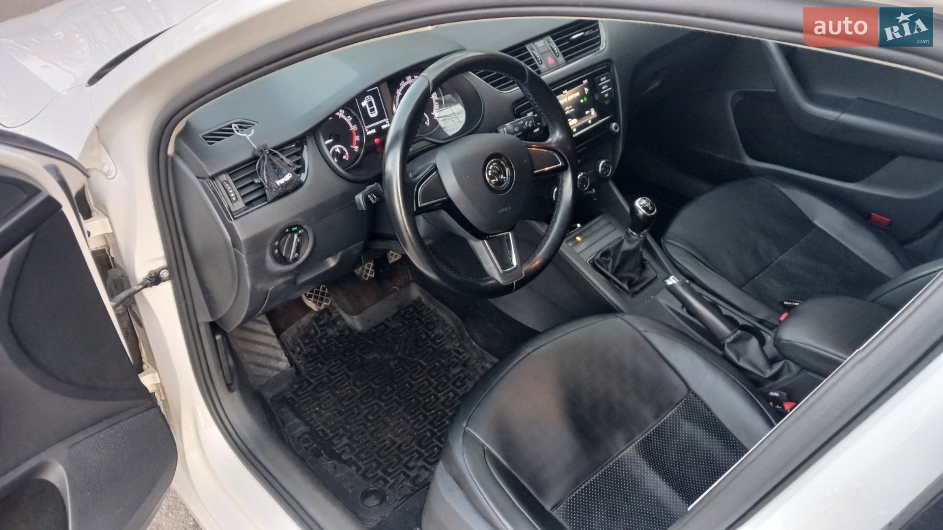 Skoda Octavia 2019 VIN TMBAG7NE9K0142332 фото оголошення 12 з 38