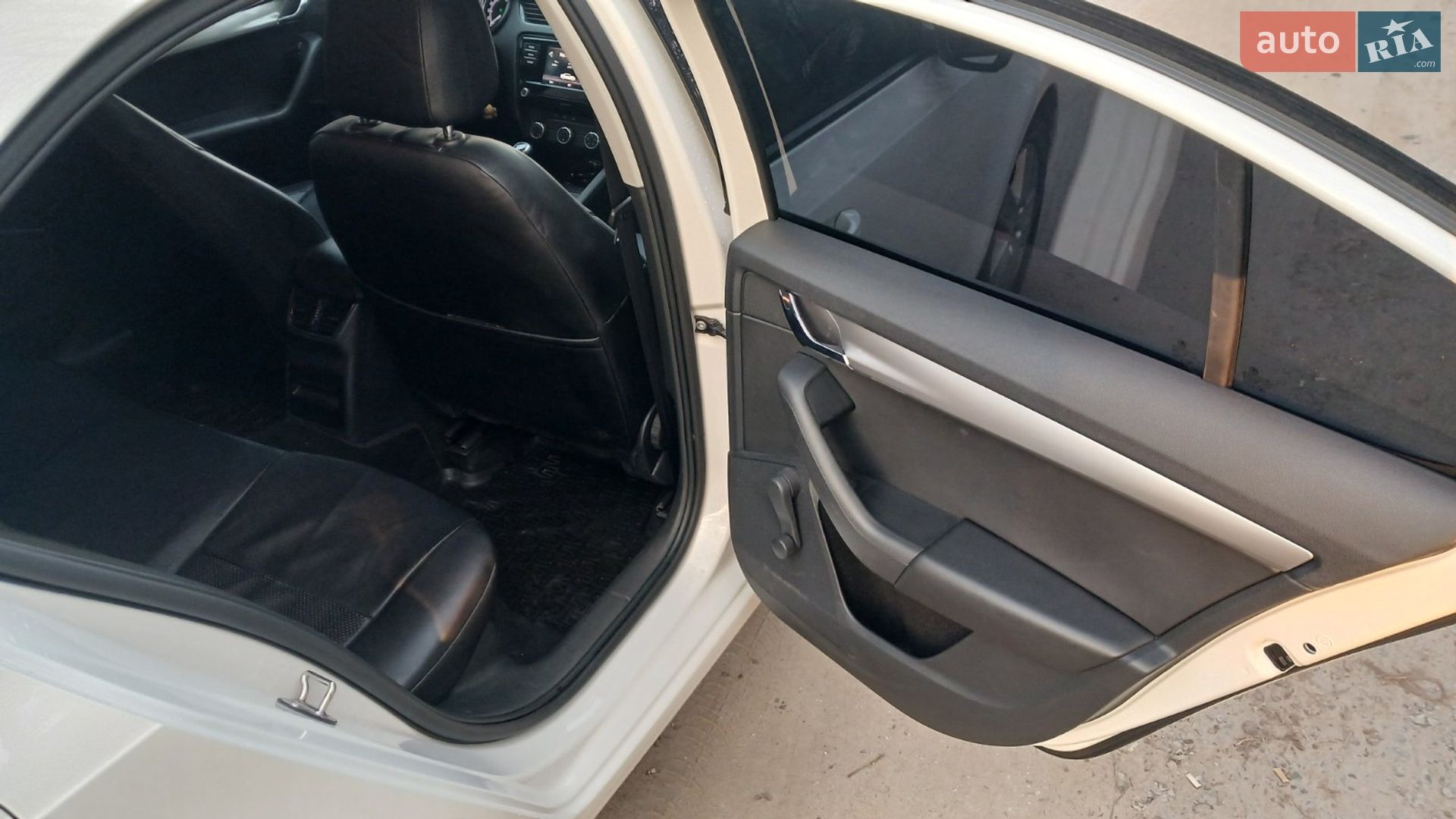 Skoda Octavia 2019 VIN TMBAG7NE9K0142332 фото оголошення 17 з 38