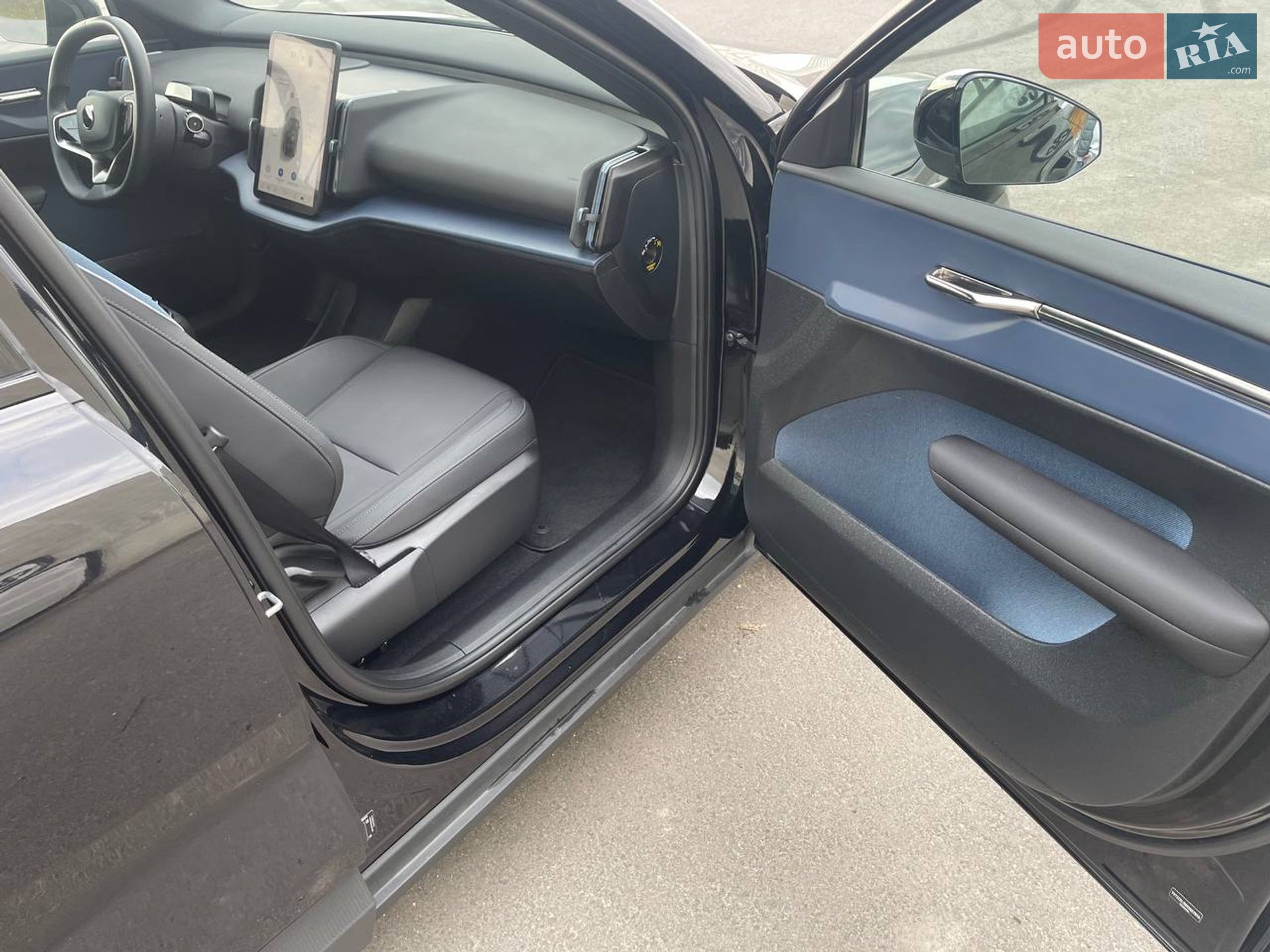 Volvo EX30 2024 VIN YV12ZEL98RS037816 фото оголошення 22 з 46