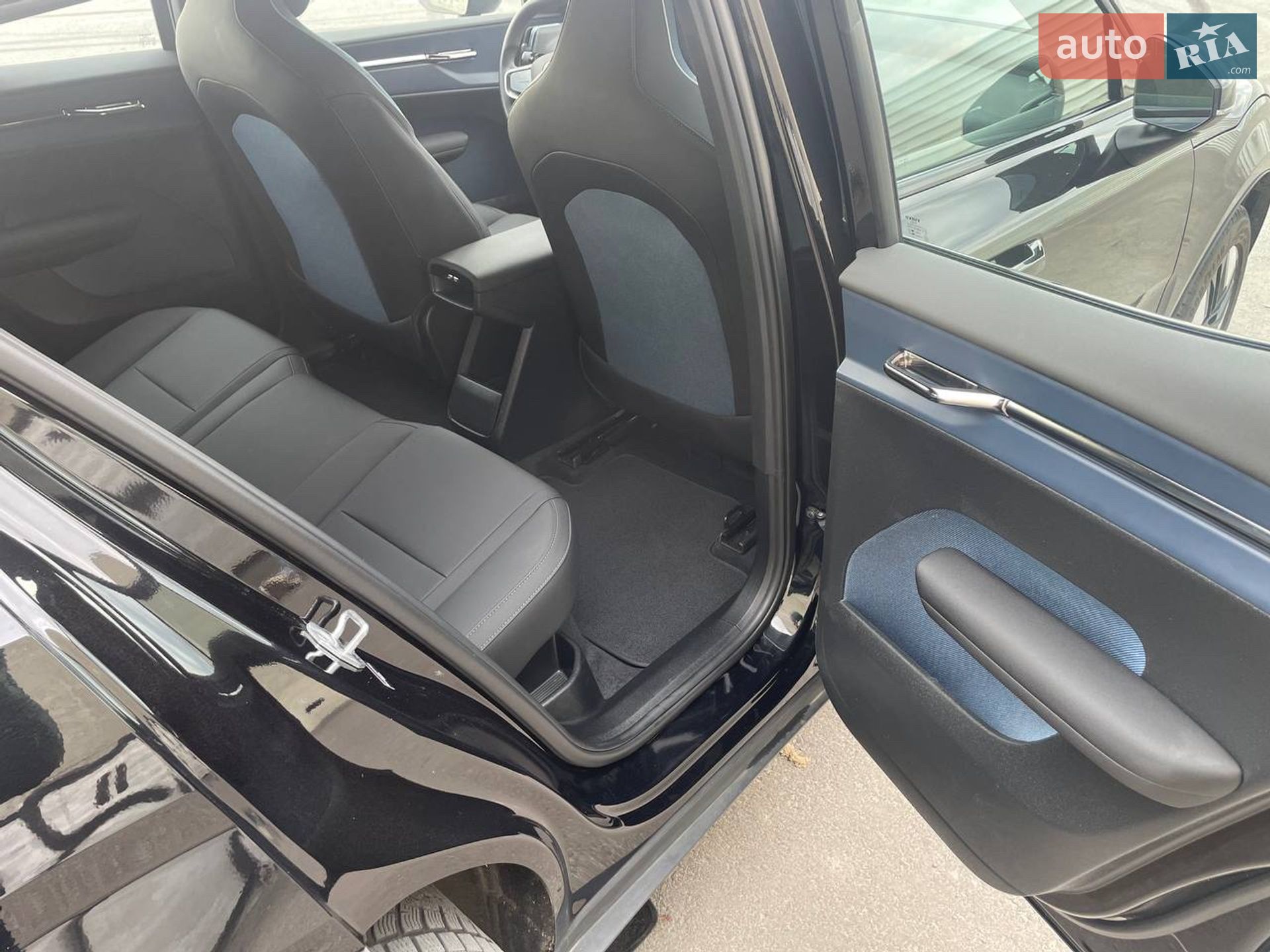 Volvo EX30 2024 VIN YV12ZEL98RS037816 фото оголошення 24 з 46