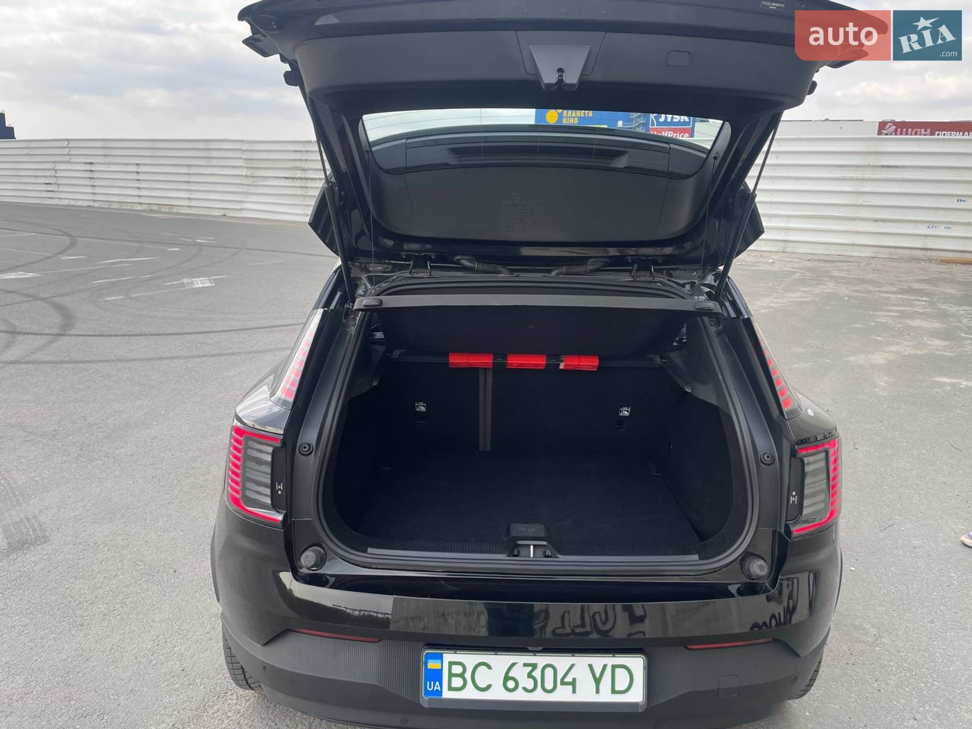 Volvo EX30 2024 VIN YV12ZEL98RS037816 фото оголошення 30 з 46