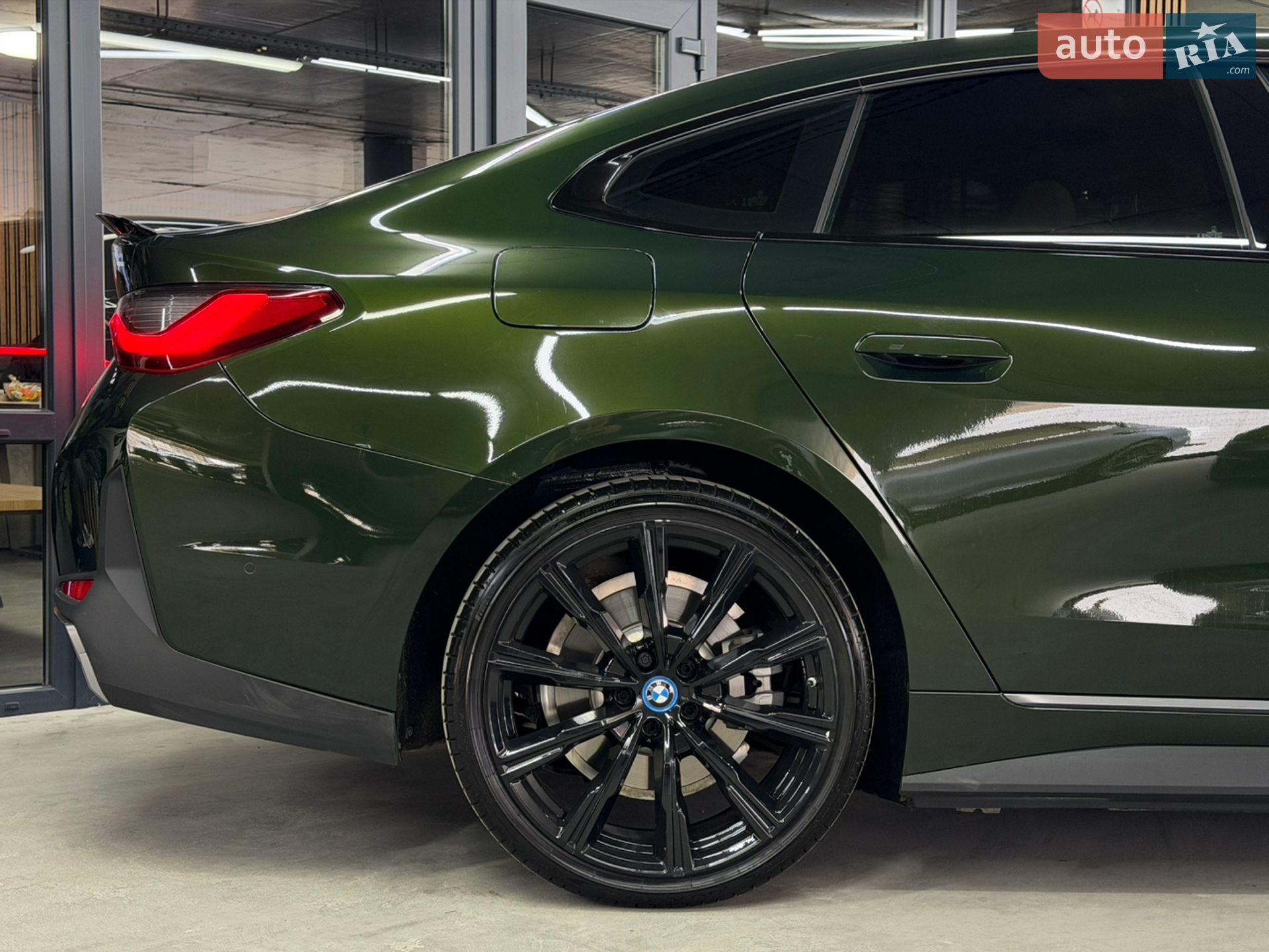 BMW i4 2024 VIN WBY43AW06RFS77461 фото оголошення 14 з 31