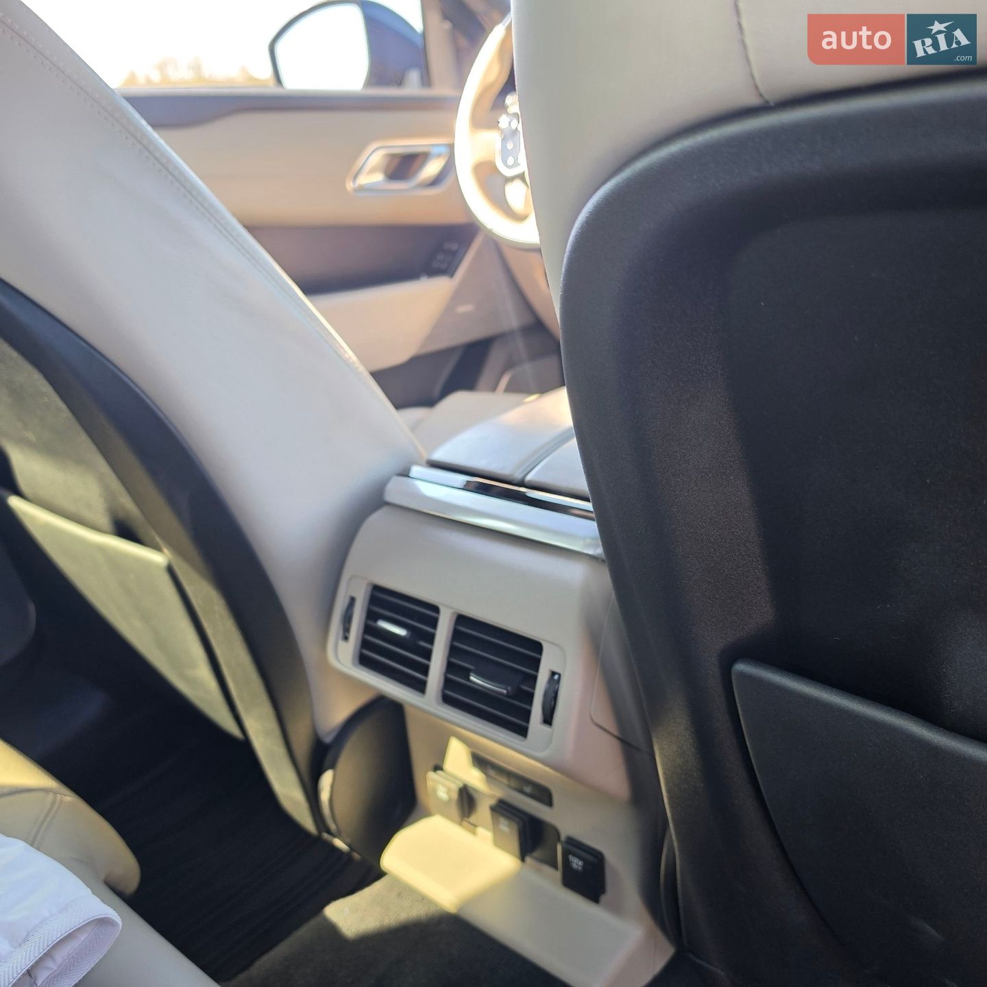 Land Rover Range Rover Velar 2017 VIN SALYL2RV6JA744047 фото оголошення 11 з 24