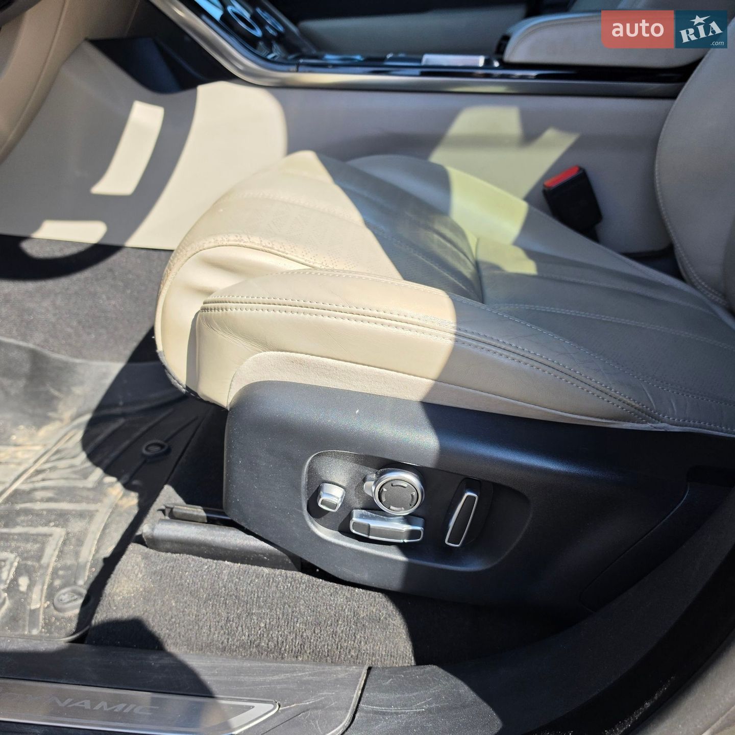 Land Rover Range Rover Velar 2017 VIN SALYL2RV6JA744047 фото оголошення 14 з 24