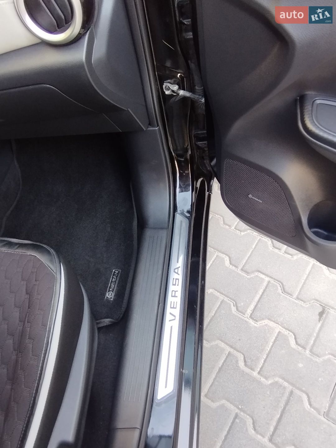 Nissan Versa 2019 VIN 3N1CN8EV7LL808342 фото оголошення 2 з 23