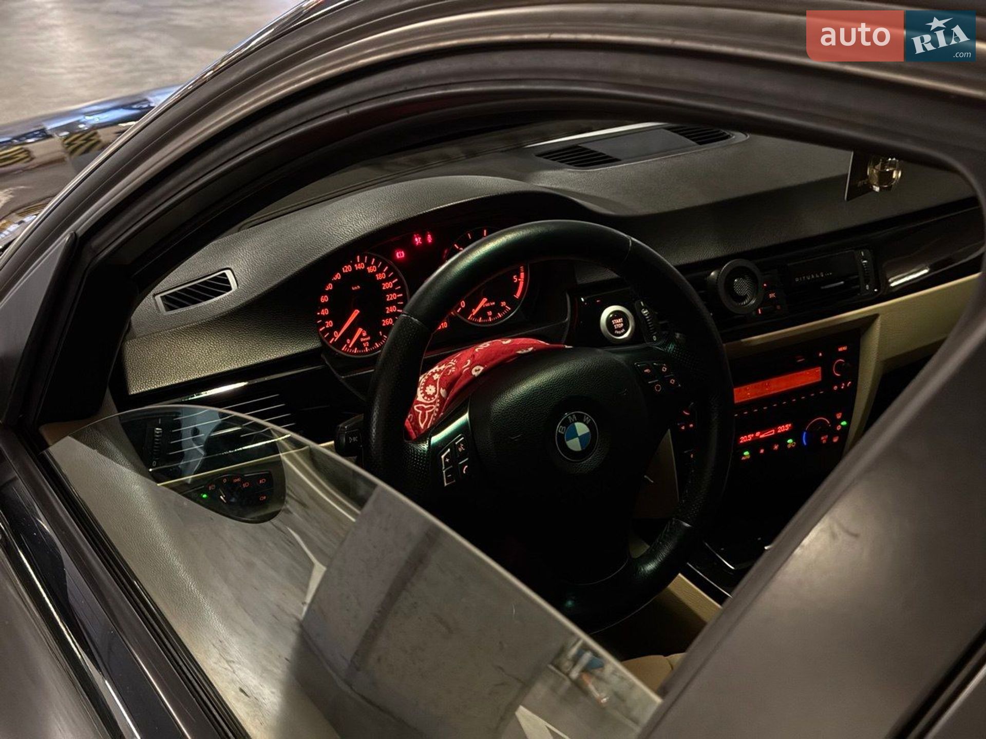 BMW 3 Series 2006 VIN WBAVU11000KW88758 фото оголошення 22 з 29