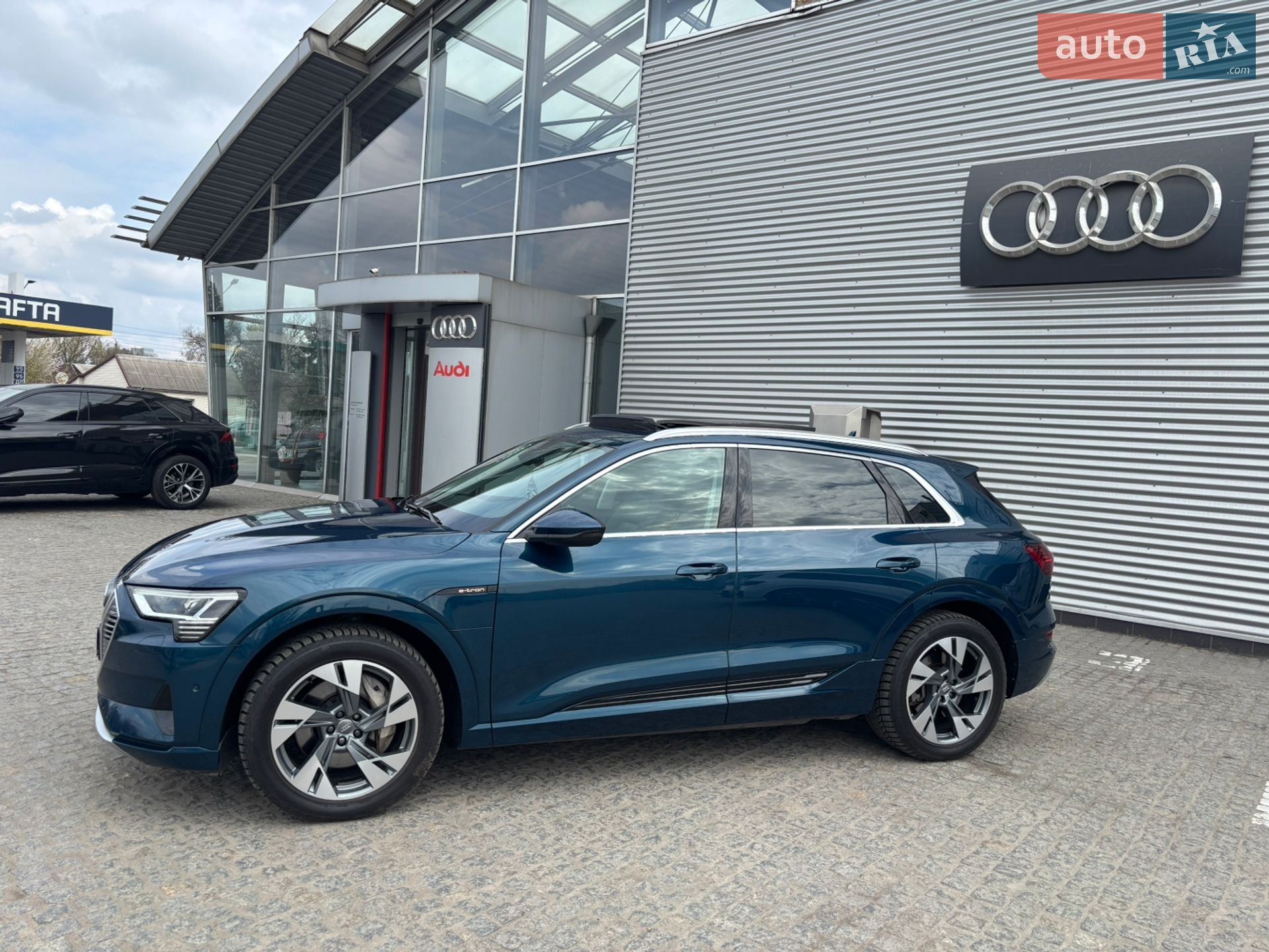 Audi e-tron 2019 VIN WAUZZZGE5LB016512 фото оголошення 36 з 130