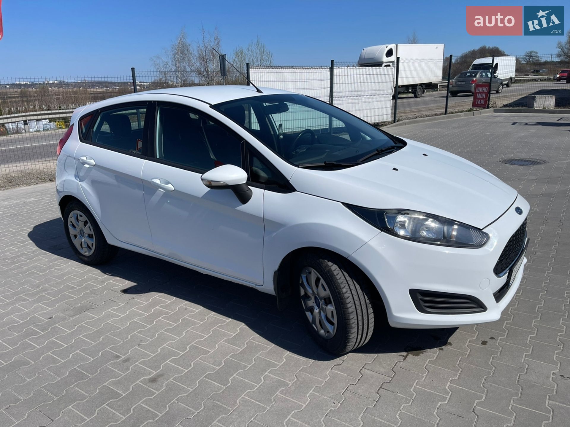 Ford Fiesta 2017 VIN WF0DXXGAKDHJ84149 фото оголошення 4 з 16