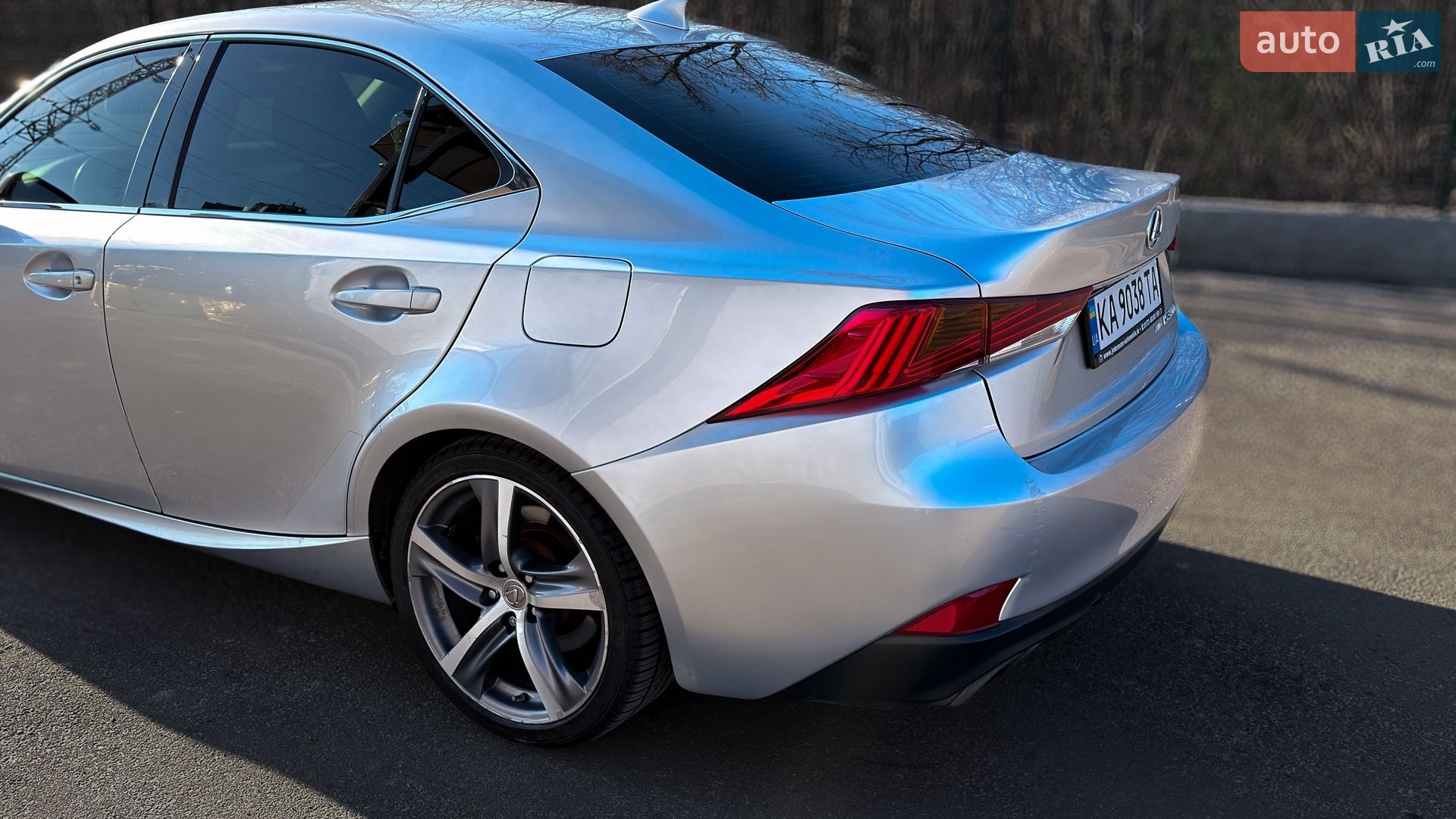 Lexus IS 2019 VIN JTHC81D21K5039403 фото оголошення 6 з 19