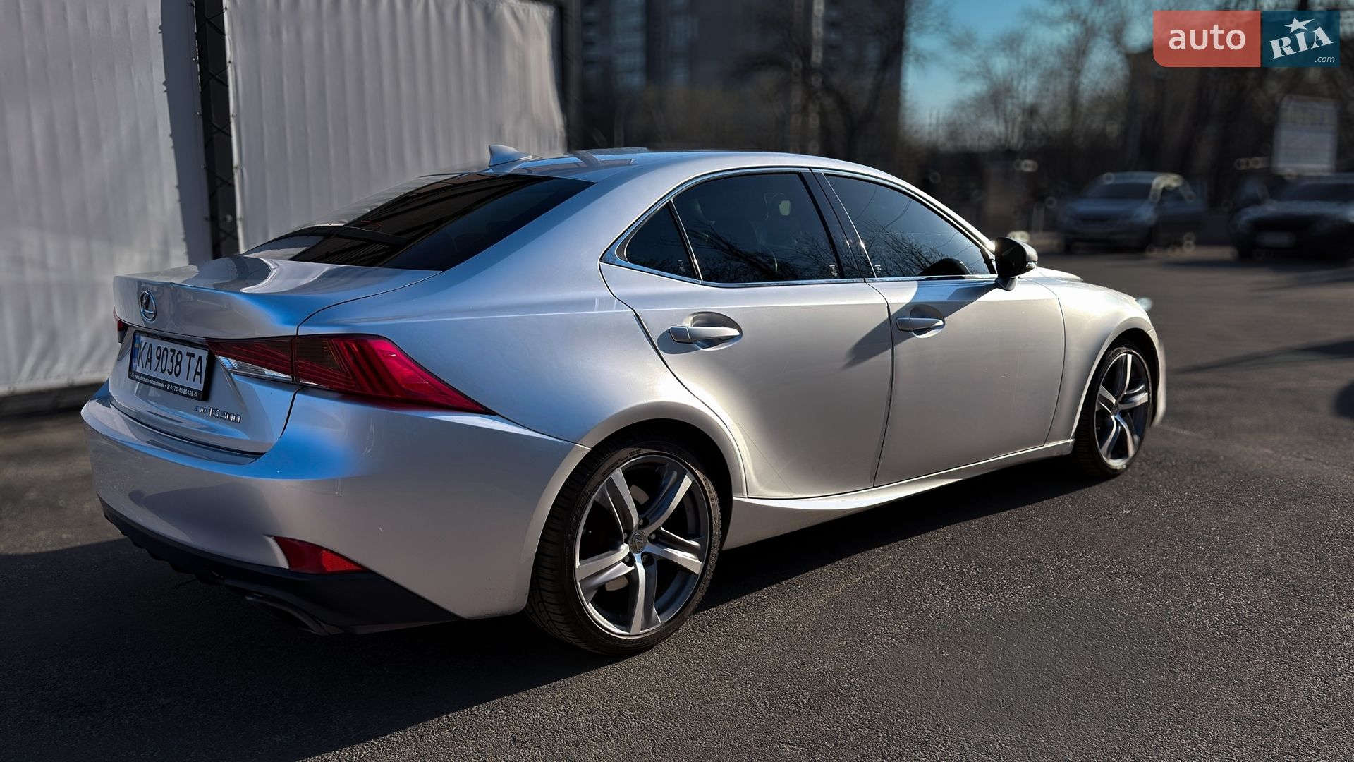 Lexus IS 2019 VIN JTHC81D21K5039403 фото оголошення 4 з 19