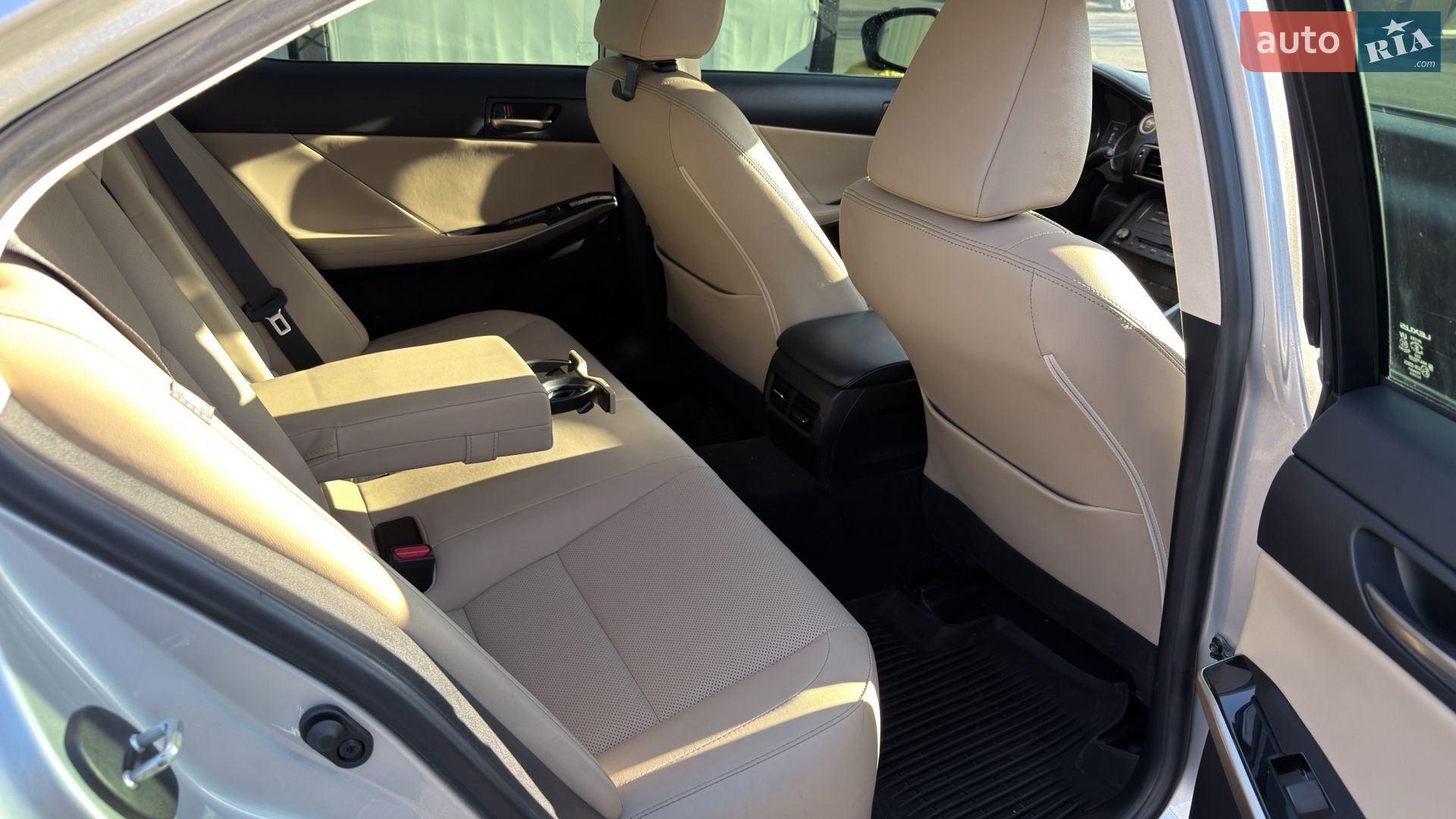 Lexus IS 2019 VIN JTHC81D21K5039403 фото оголошення 8 з 19