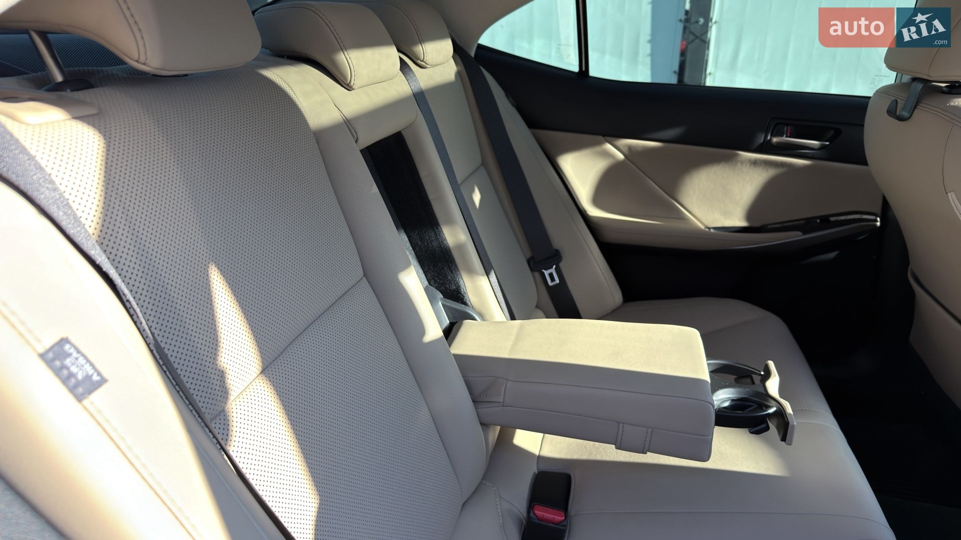 Lexus IS 2019 VIN JTHC81D21K5039403 фото оголошення 11 з 19