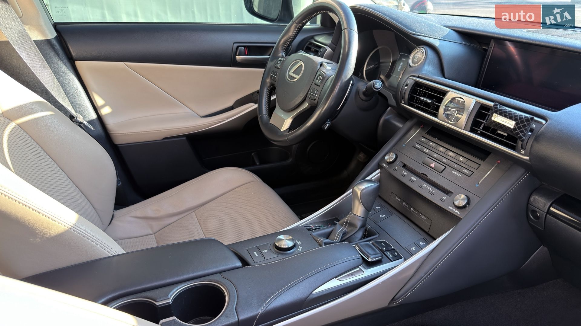 Lexus IS 2019 VIN JTHC81D21K5039403 фото оголошення 13 з 19