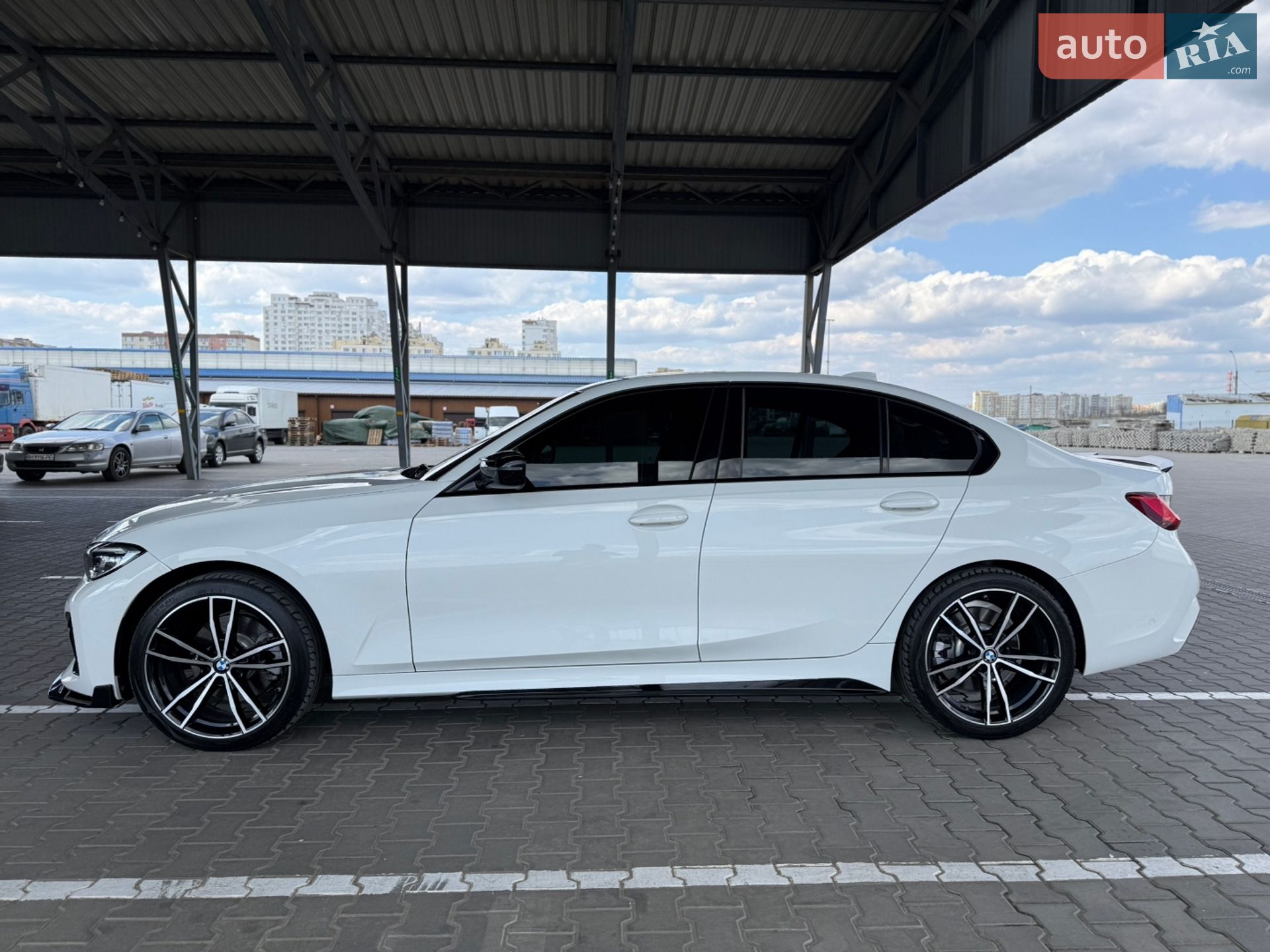 BMW 3 Series 2019 VIN 3MW5R7J06L8B09430 фото оголошення 18 з 39