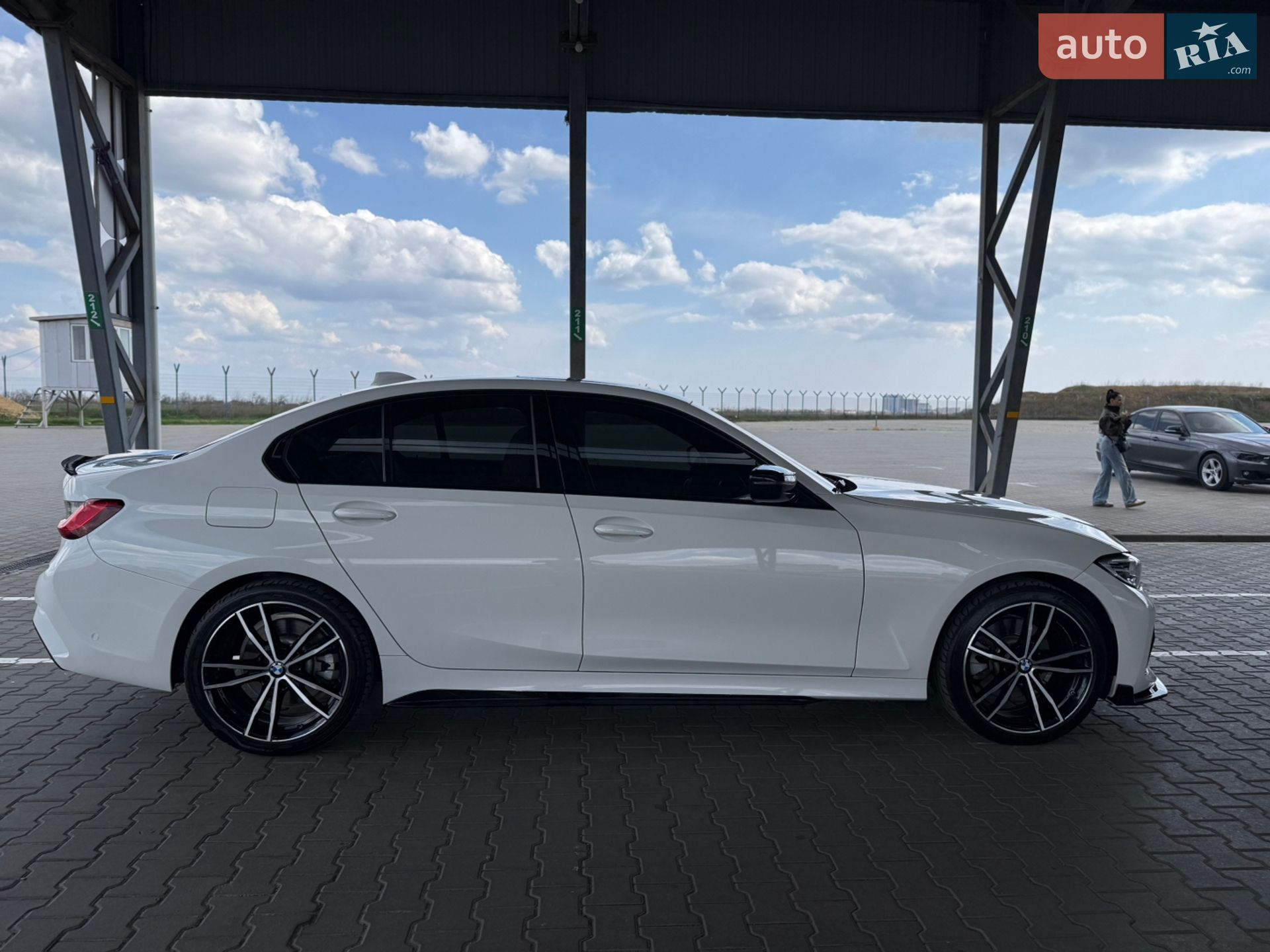 BMW 3 Series 2019 VIN 3MW5R7J06L8B09430 фото оголошення 17 з 39