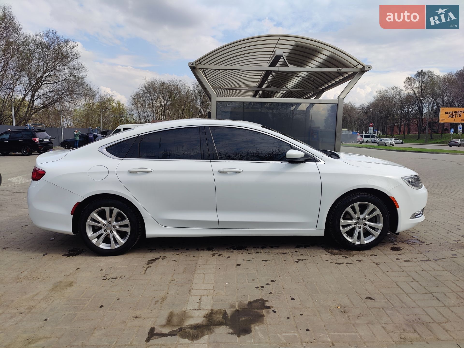 Chrysler 200 2015 VIN 1C3CCCABXGN114059 фото оголошення 2 з 15