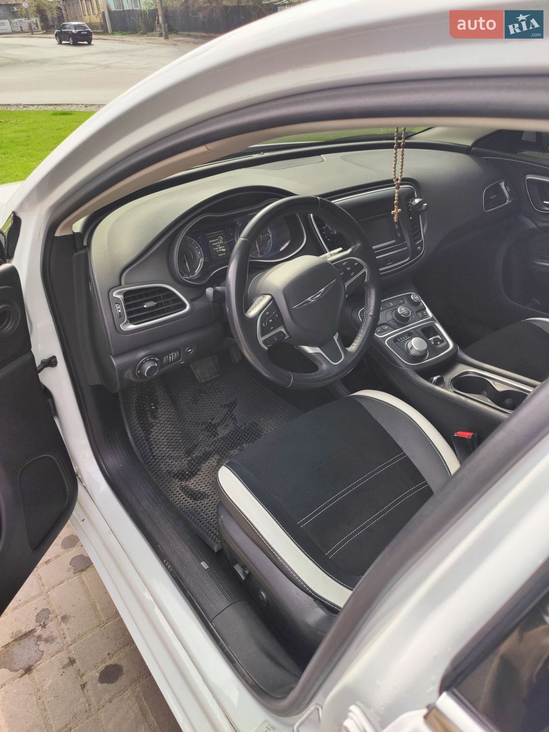 Chrysler 200 2015 VIN 1C3CCCABXGN114059 фото оголошення 8 з 15