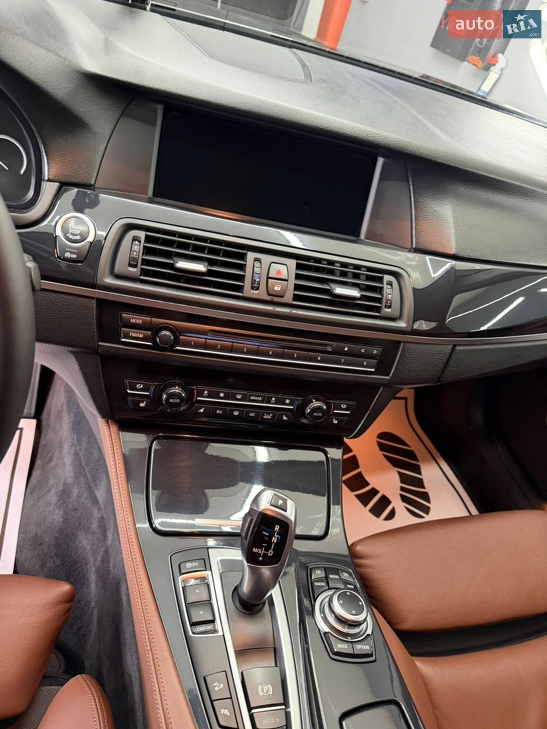 BMW 5 Series 2012 VIN WBAXA11040DX22934 фото оголошення 38 з 59