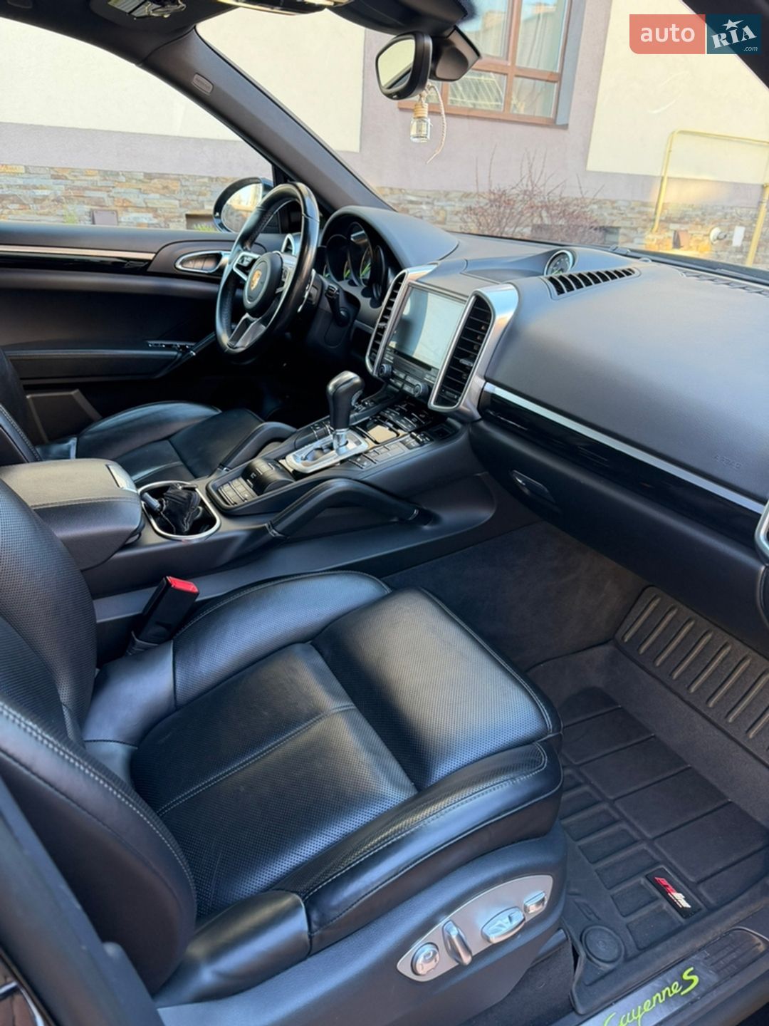 Porsche Cayenne 2017 VIN WP1AE2A21JLA70428 фото оголошення 19 з 23
