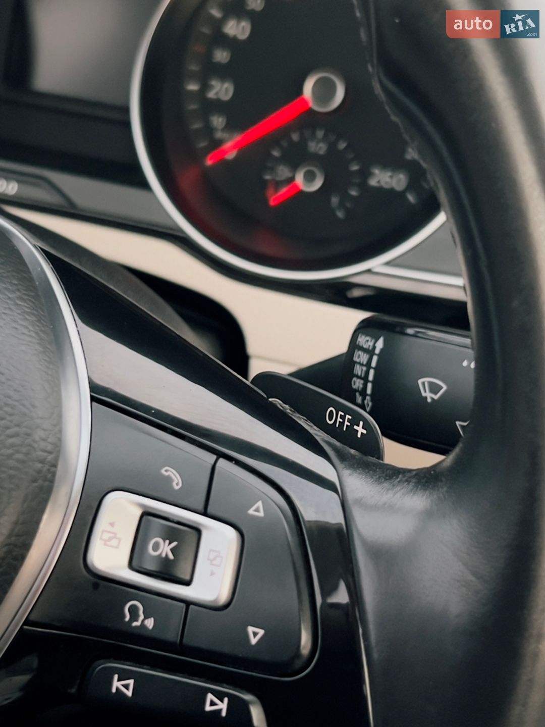 Volkswagen Passat 2018 VIN WVWZZZ3CZJE215751 фото оголошення 25 з 42