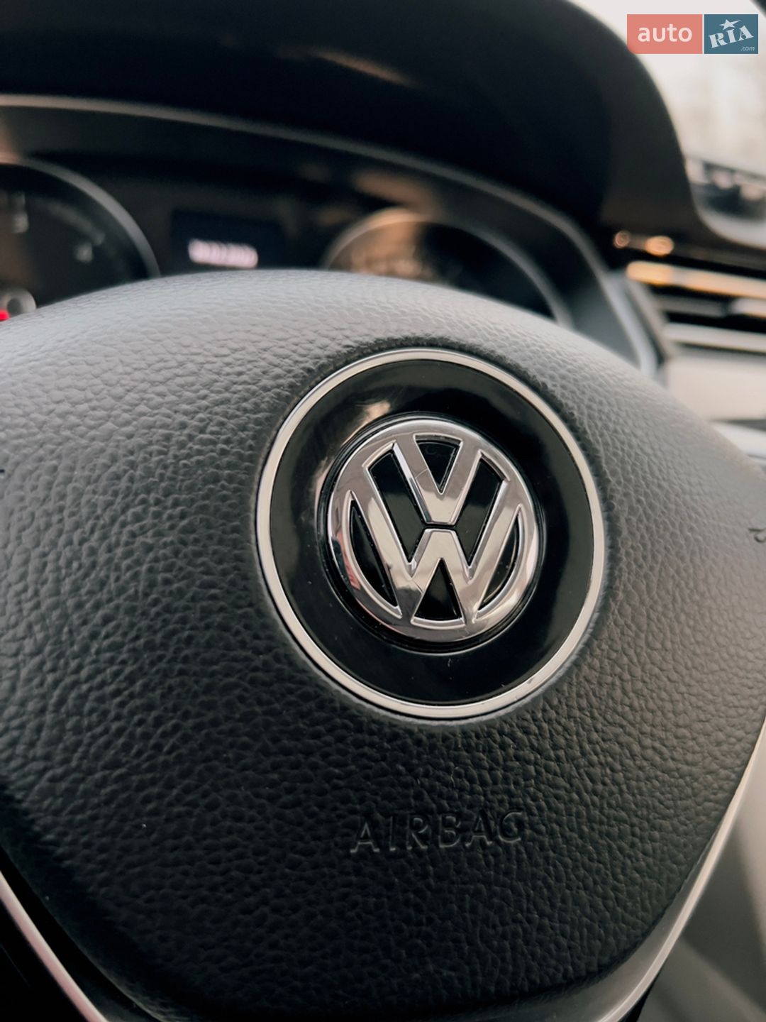 Volkswagen Passat 2018 VIN WVWZZZ3CZJE215751 фото оголошення 30 з 42