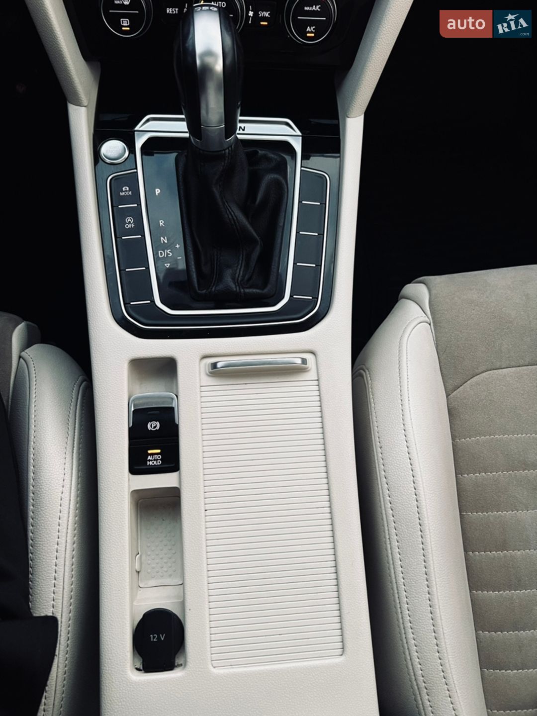 Volkswagen Passat 2018 VIN WVWZZZ3CZJE215751 фото оголошення 32 з 42