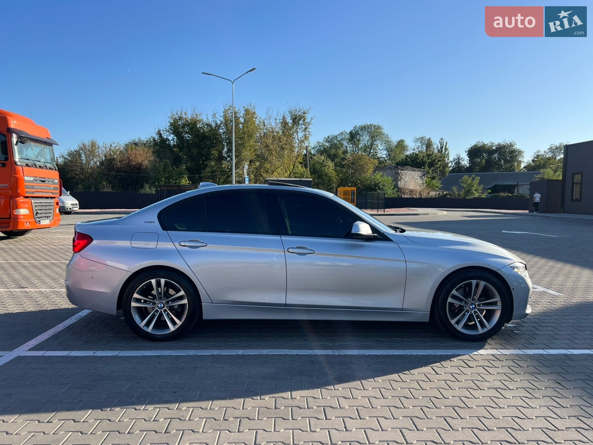 BMW 3 Series 2016 VIN WBA8E1C50GK479520 фото оголошення 3 з 28