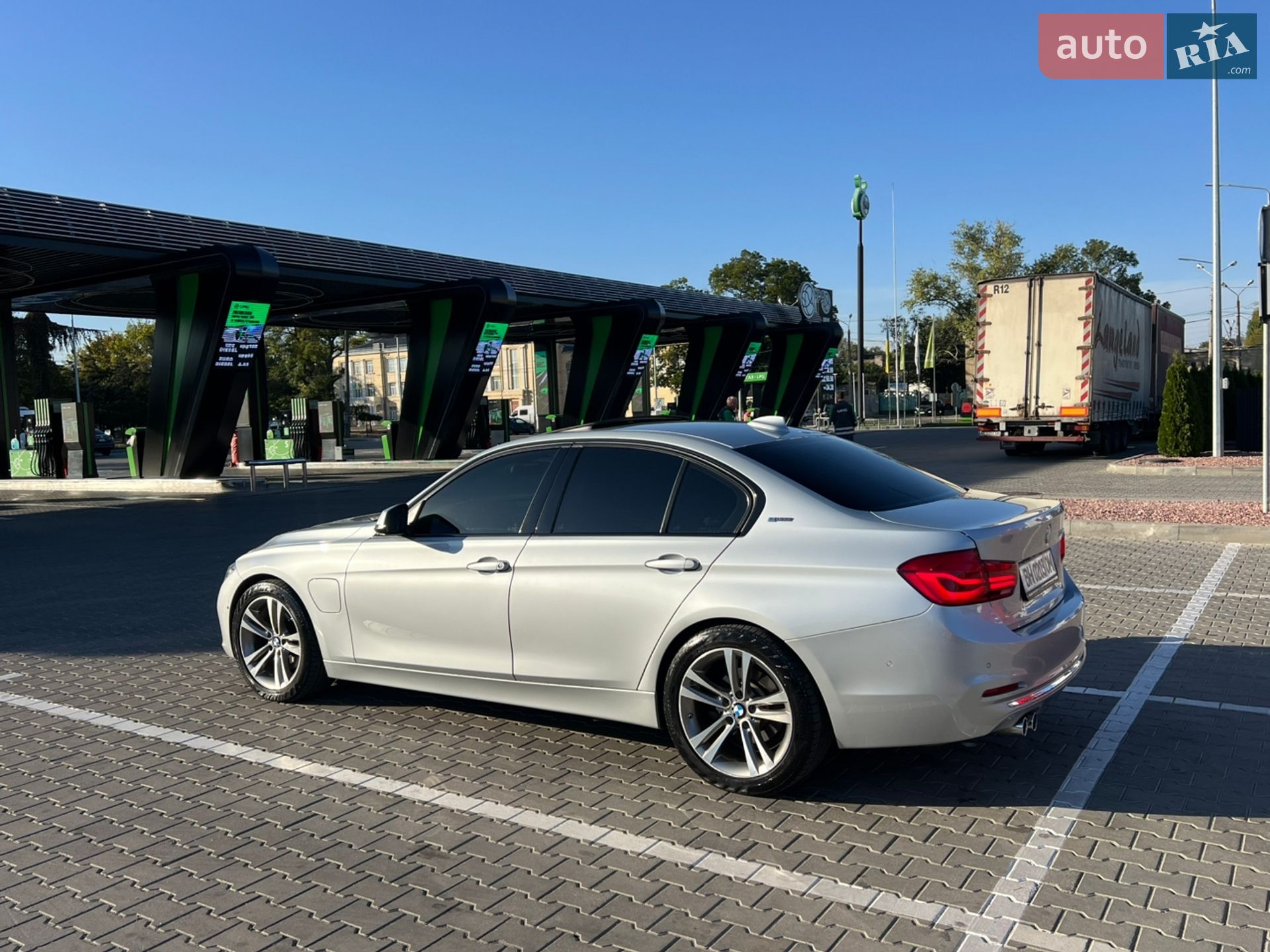 BMW 3 Series 2016 VIN WBA8E1C50GK479520 фото оголошення 6 з 28