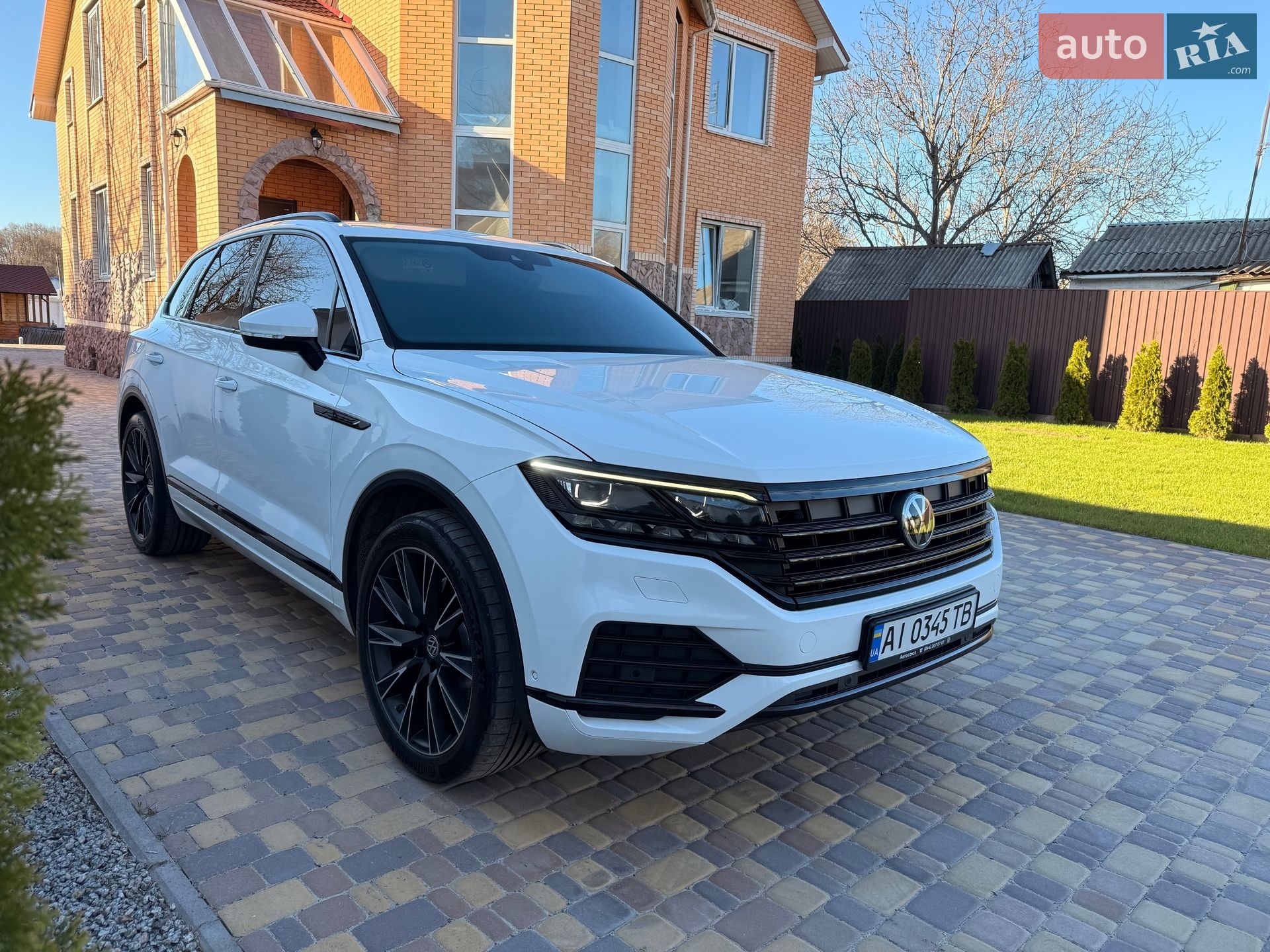 Volkswagen Touareg 2018 VIN WVGZZZCRZJD009708 фото оголошення 2 з 25