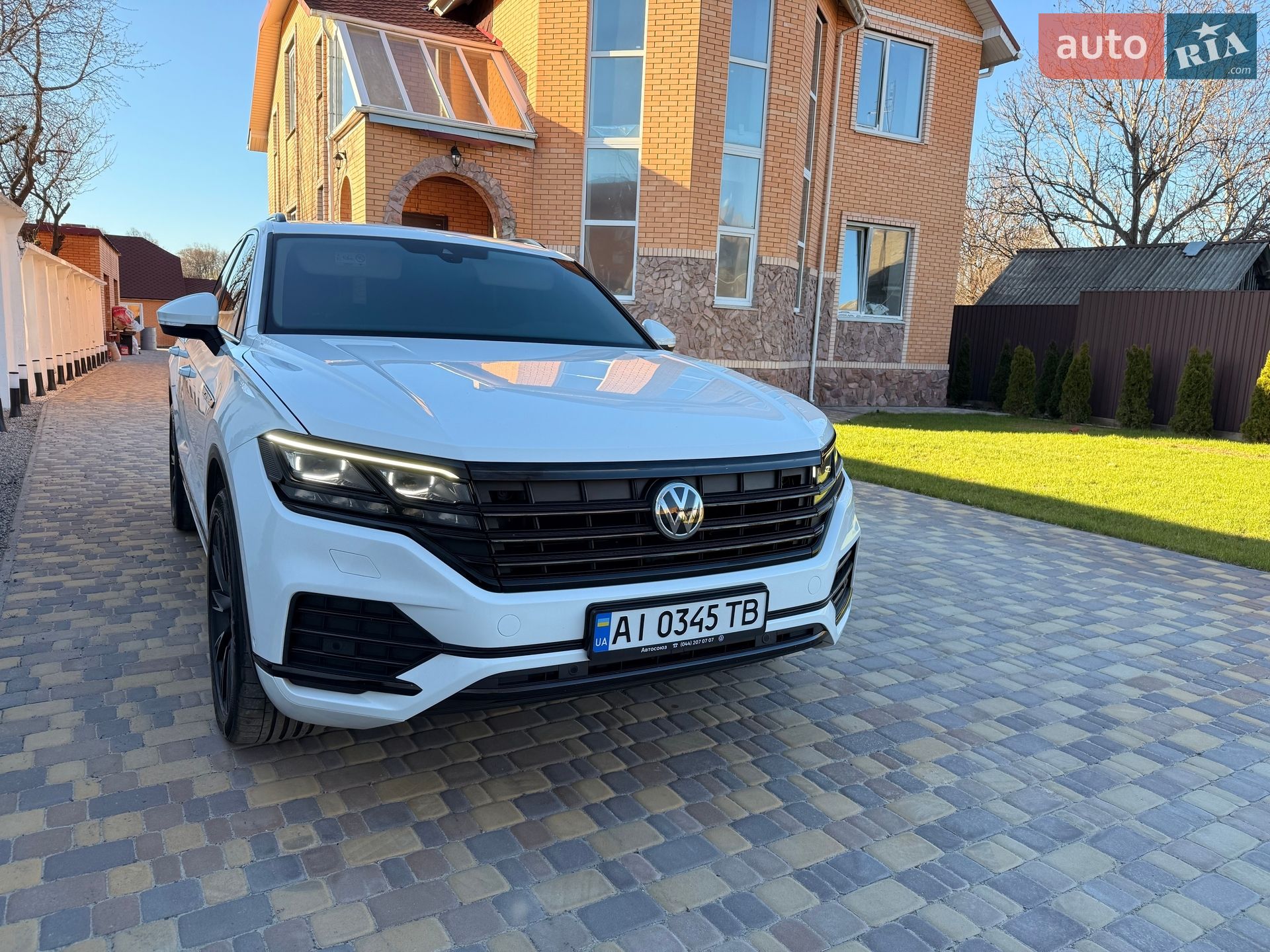 Volkswagen Touareg 2018 VIN WVGZZZCRZJD009708 фото оголошення 4 з 25