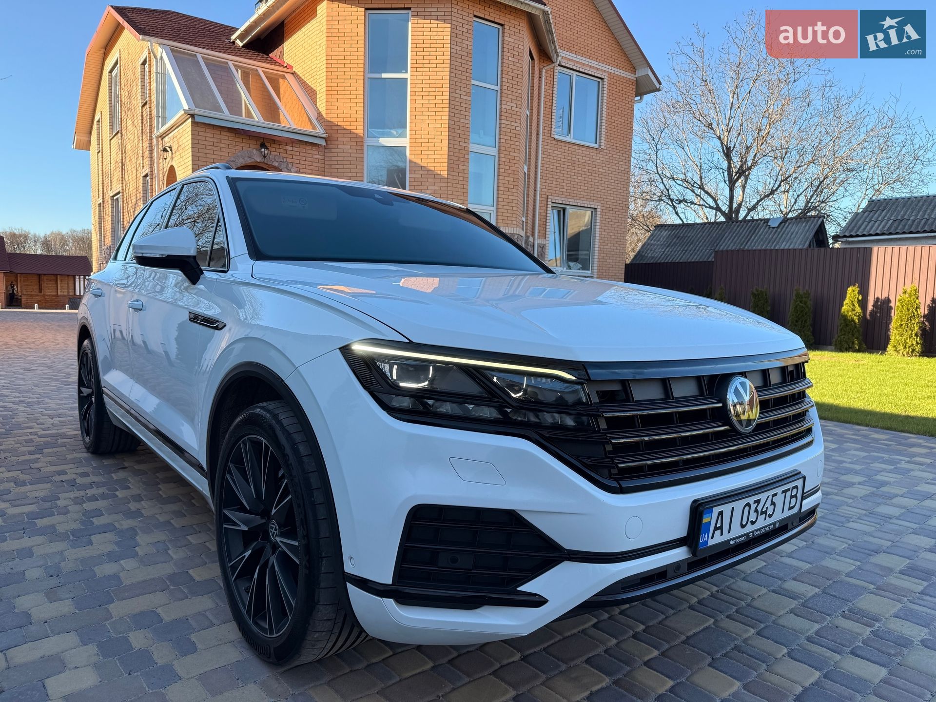 Volkswagen Touareg 2018 VIN WVGZZZCRZJD009708 фото оголошення 3 з 25