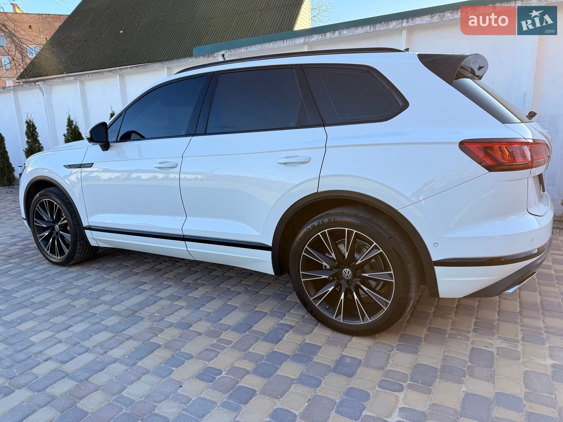 Volkswagen Touareg 2018 VIN WVGZZZCRZJD009708 фото оголошення 11 з 25
