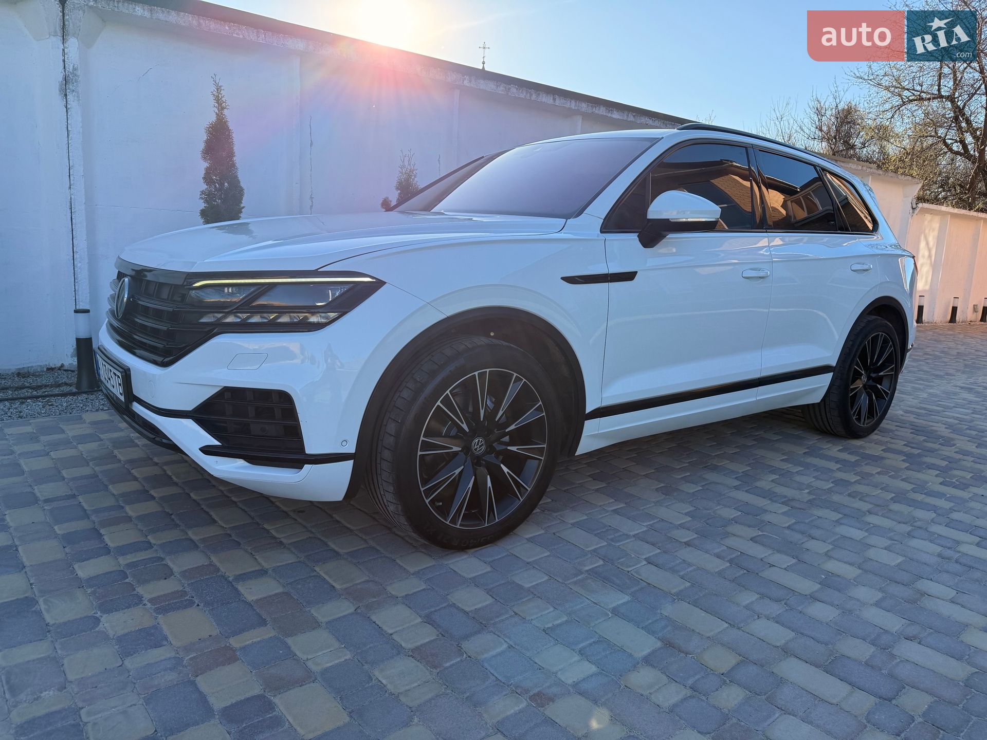 Volkswagen Touareg 2018 VIN WVGZZZCRZJD009708 фото оголошення 13 з 25