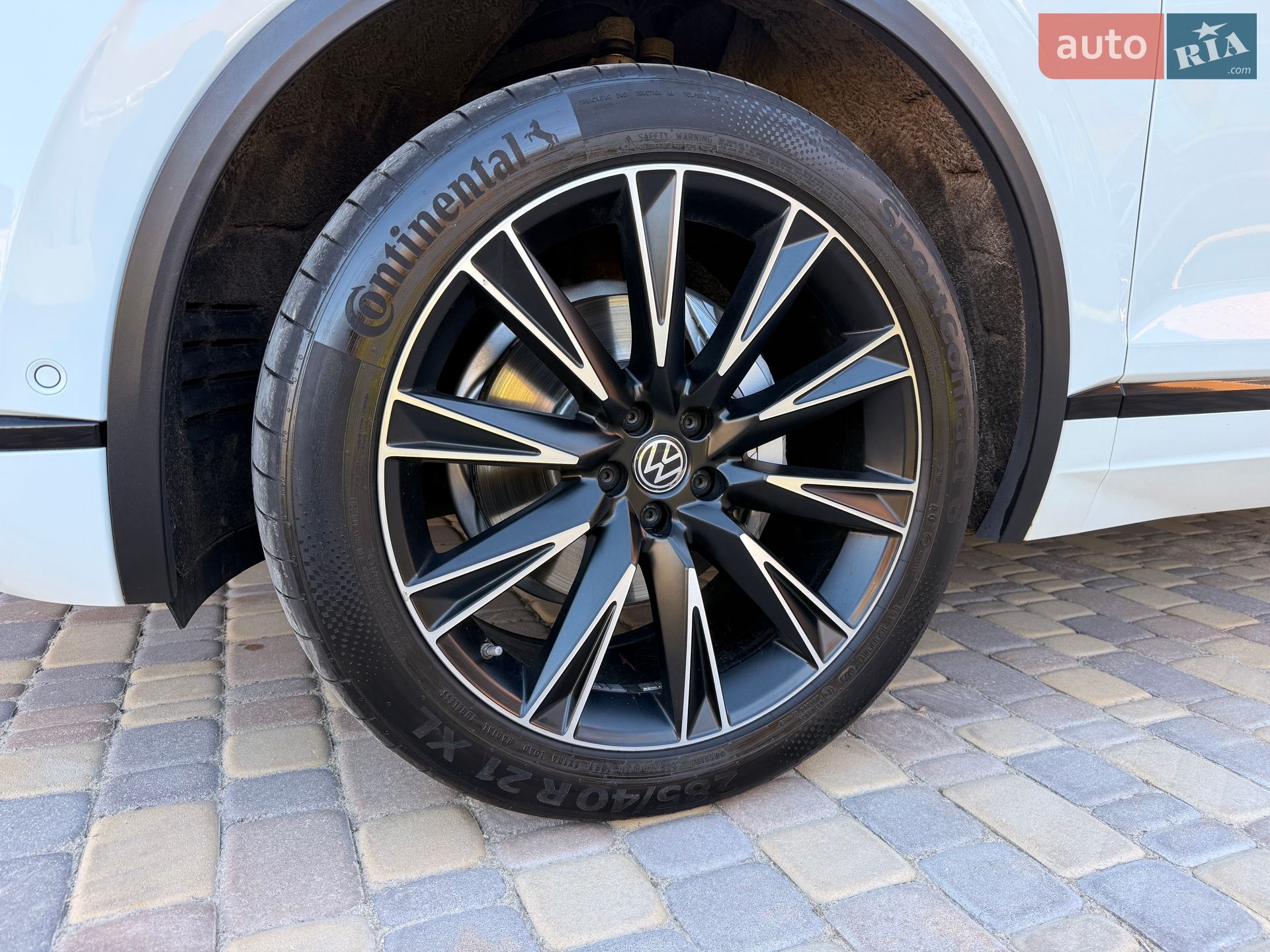 Volkswagen Touareg 2018 VIN WVGZZZCRZJD009708 фото оголошення 14 з 25