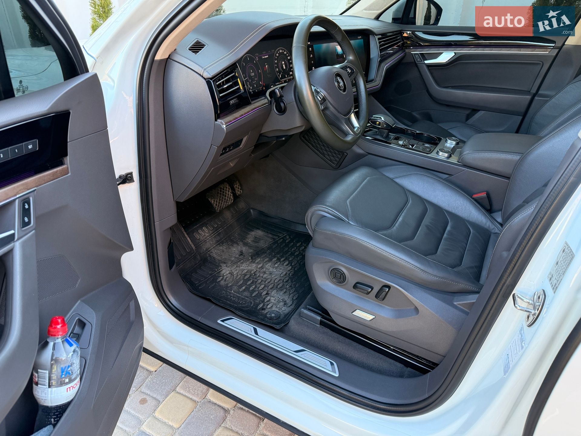 Volkswagen Touareg 2018 VIN WVGZZZCRZJD009708 фото оголошення 17 з 25