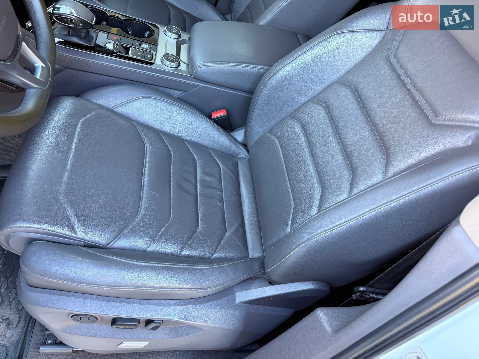 Volkswagen Touareg 2018 VIN WVGZZZCRZJD009708 фото оголошення 20 з 25