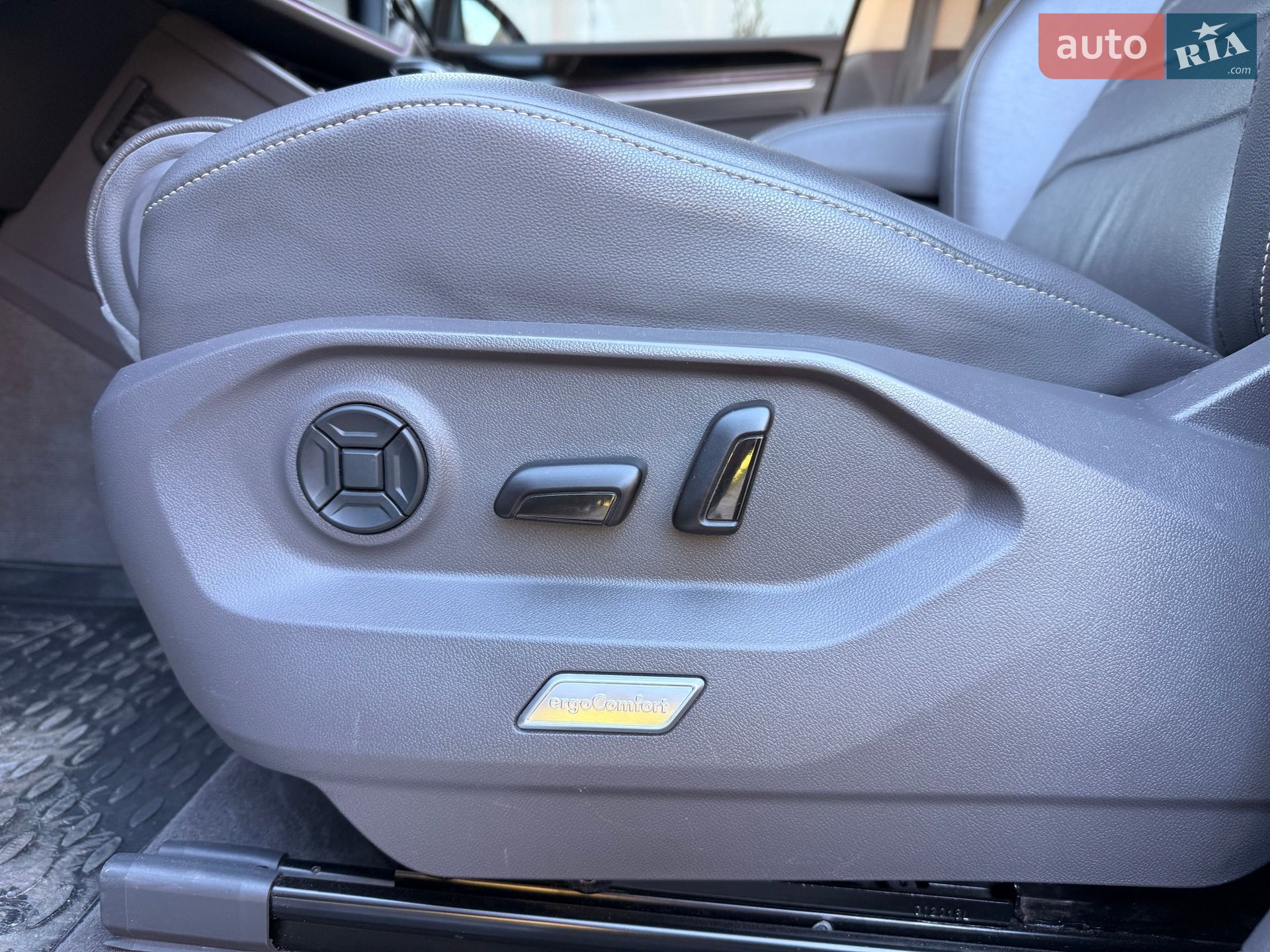 Volkswagen Touareg 2018 VIN WVGZZZCRZJD009708 фото оголошення 21 з 25