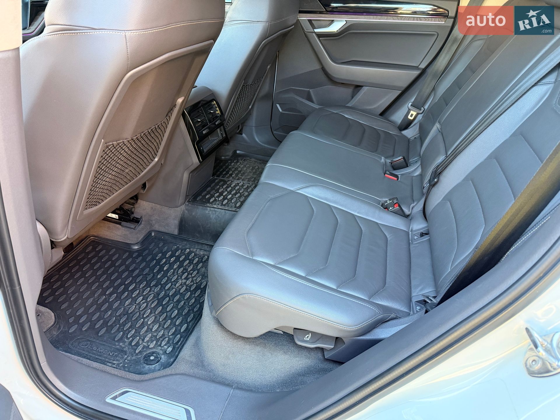 Volkswagen Touareg 2018 VIN WVGZZZCRZJD009708 фото оголошення 23 з 25