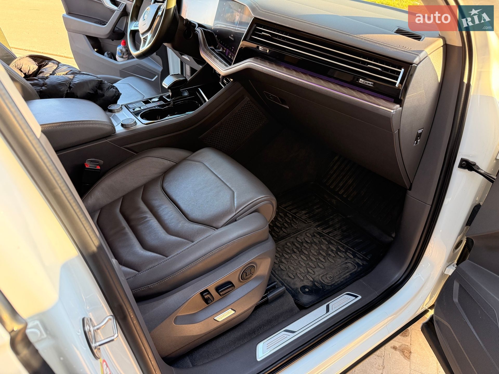 Volkswagen Touareg 2018 VIN WVGZZZCRZJD009708 фото оголошення 25 з 25