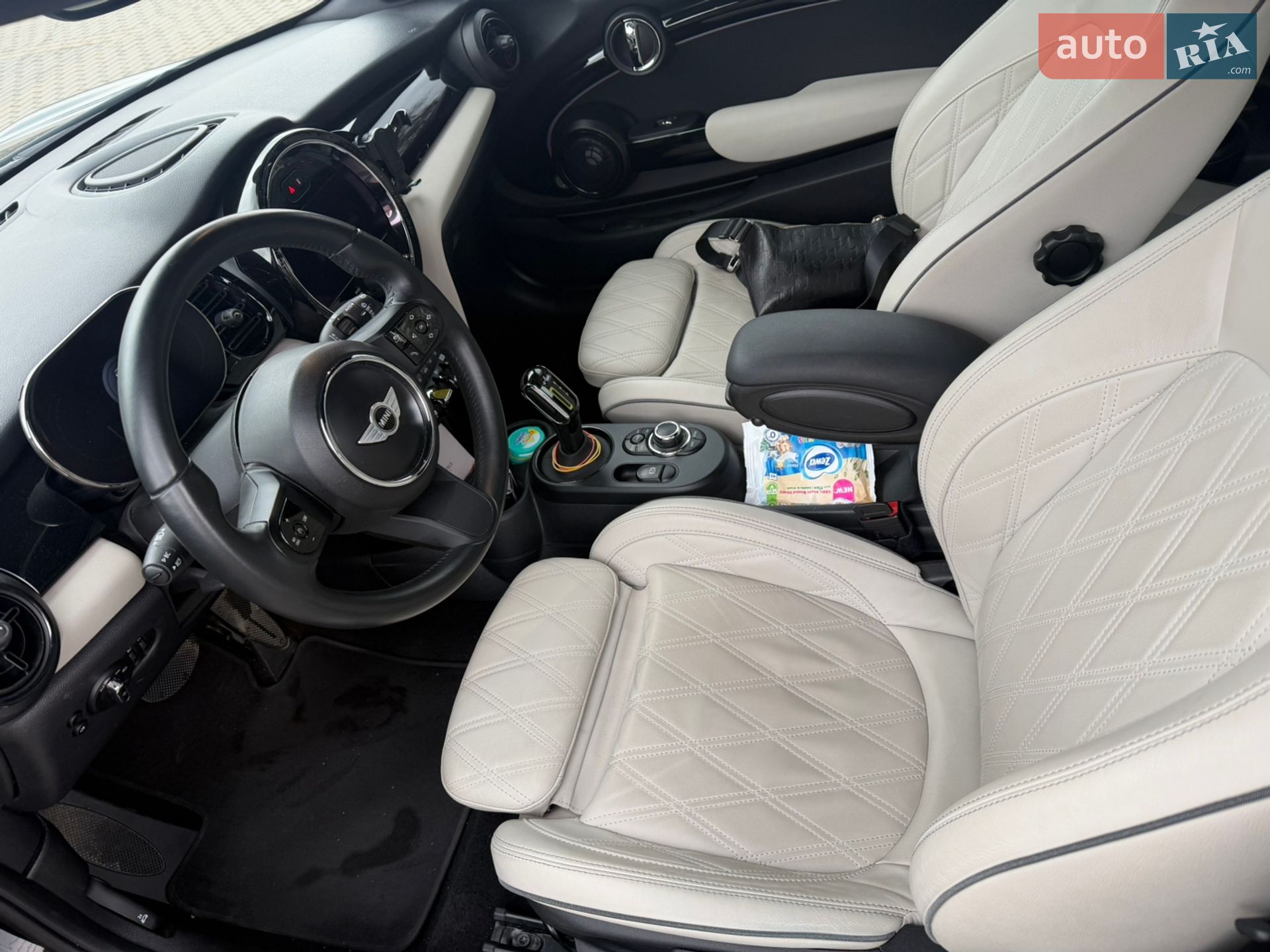 MINI Cooper 2023 VIN WMW11DJ0802U93516 фото оголошення 3 з 4