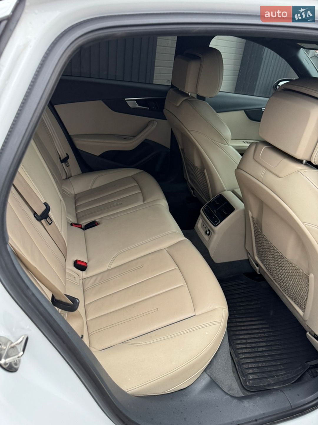 Audi A4 2020 VIN WAUENAF48LN011579 фото оголошення 3 з 23