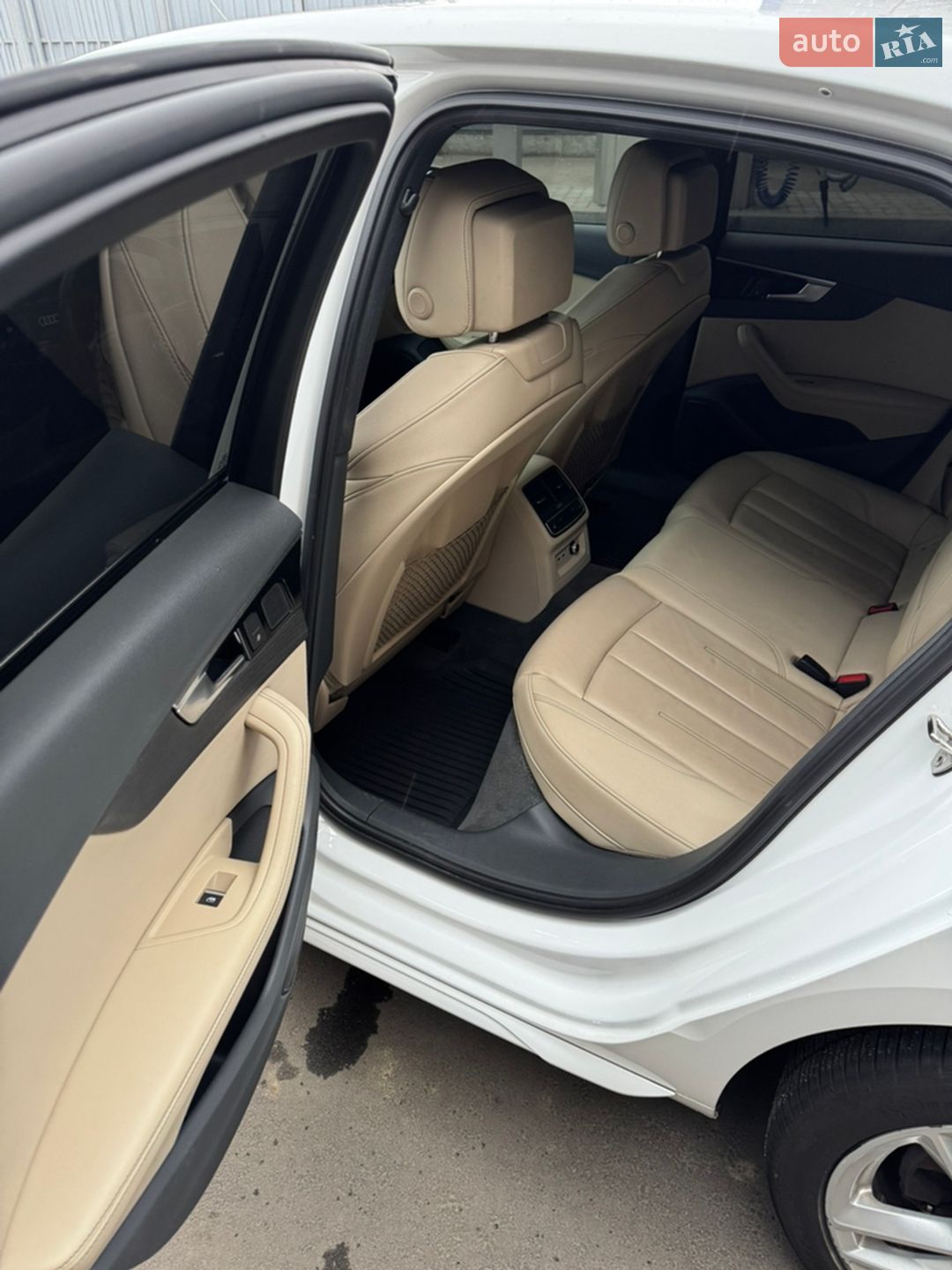 Audi A4 2020 VIN WAUENAF48LN011579 фото оголошення 5 з 23