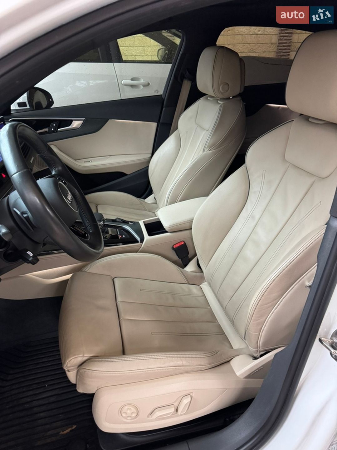 Audi A4 2020 VIN WAUENAF48LN011579 фото оголошення 12 з 23
