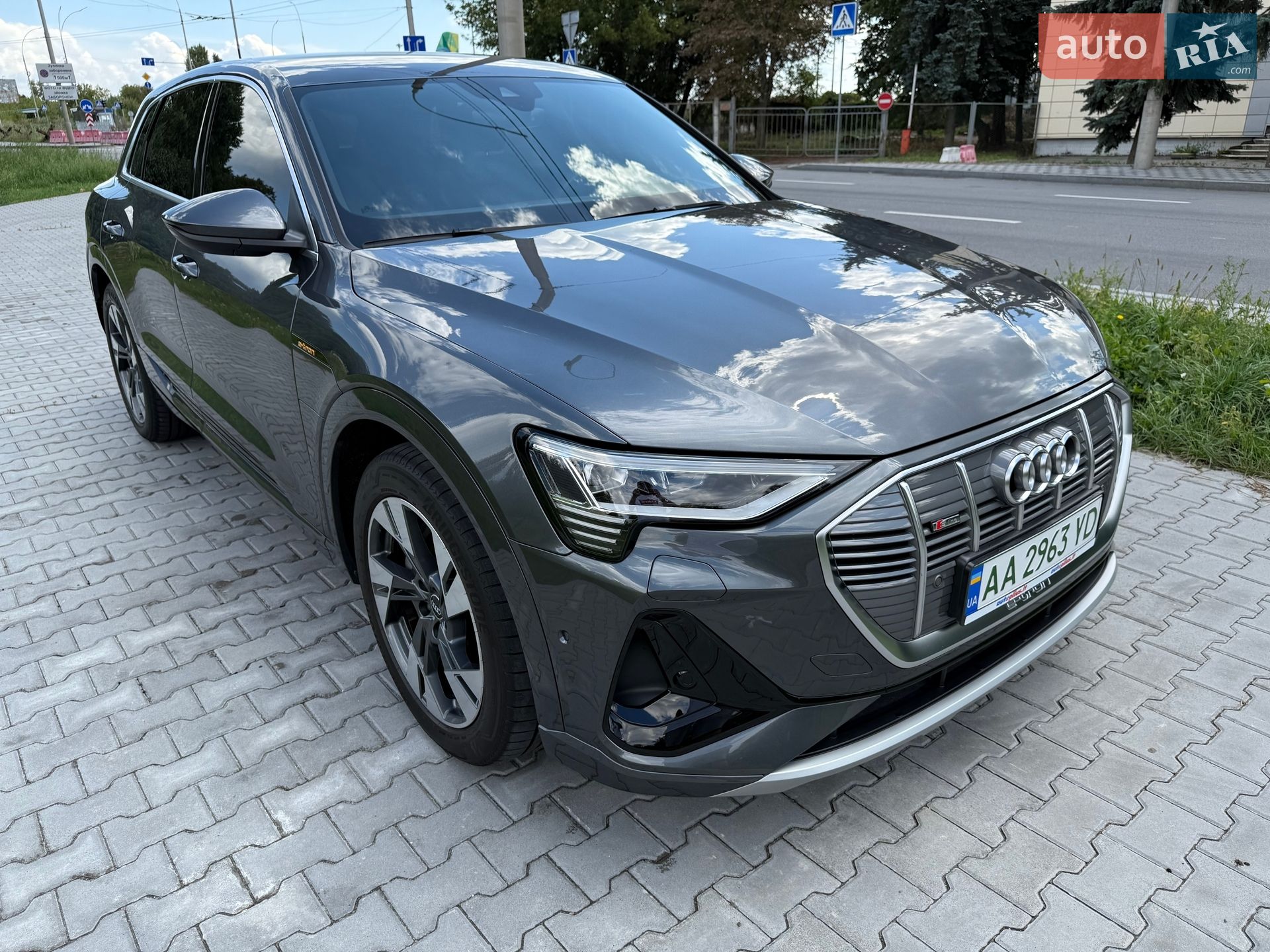 Audi e-tron 2021 VIN WAUZZZGEXNB006920 фото оголошення 2 з 42