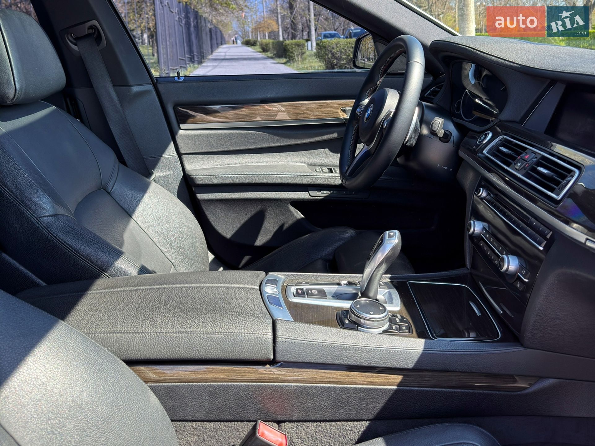 BMW 7 Series 2014 VIN WBAYA6C50FD826971 фото оголошення 18 з 41