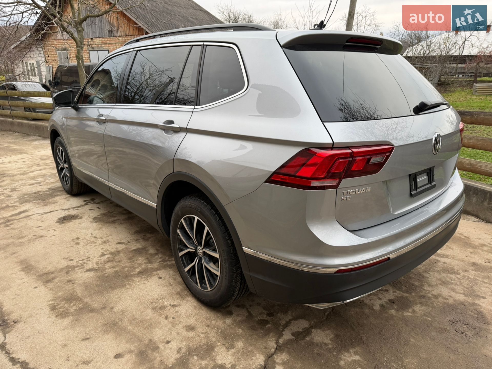 Volkswagen Tiguan 2021 VIN 3VV3B7AX8MM103764 фото оголошення 3 з 17