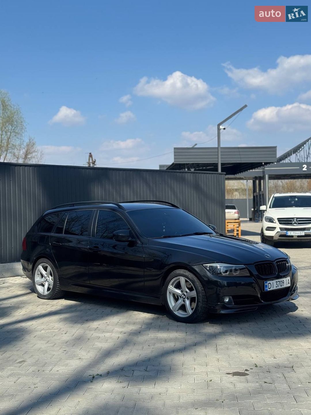 BMW 3 Series 2010 VIN WBAUT31080A884155 фото оголошення 3 з 15