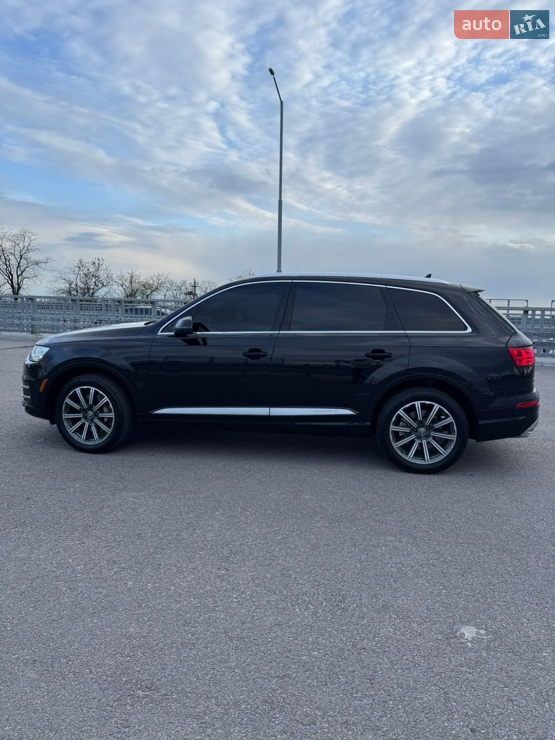 Audi Q7 2016 VIN WA1LAAF79HD024042 фото оголошення 7 з 23