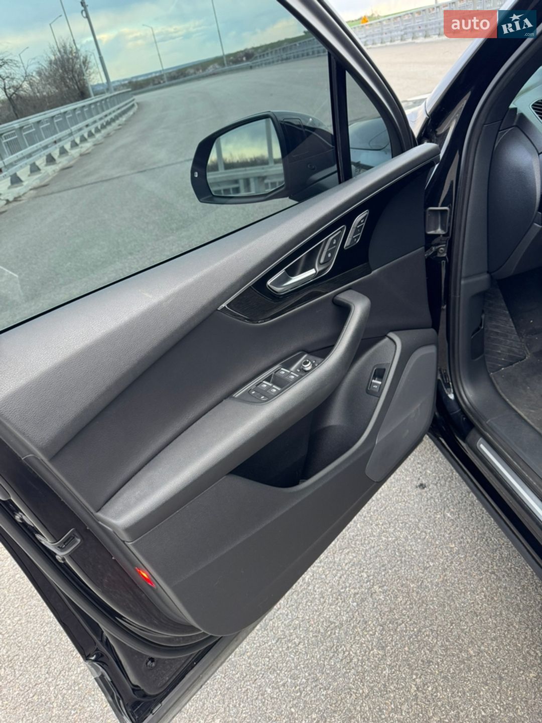 Audi Q7 2016 VIN WA1LAAF79HD024042 фото оголошення 8 з 23
